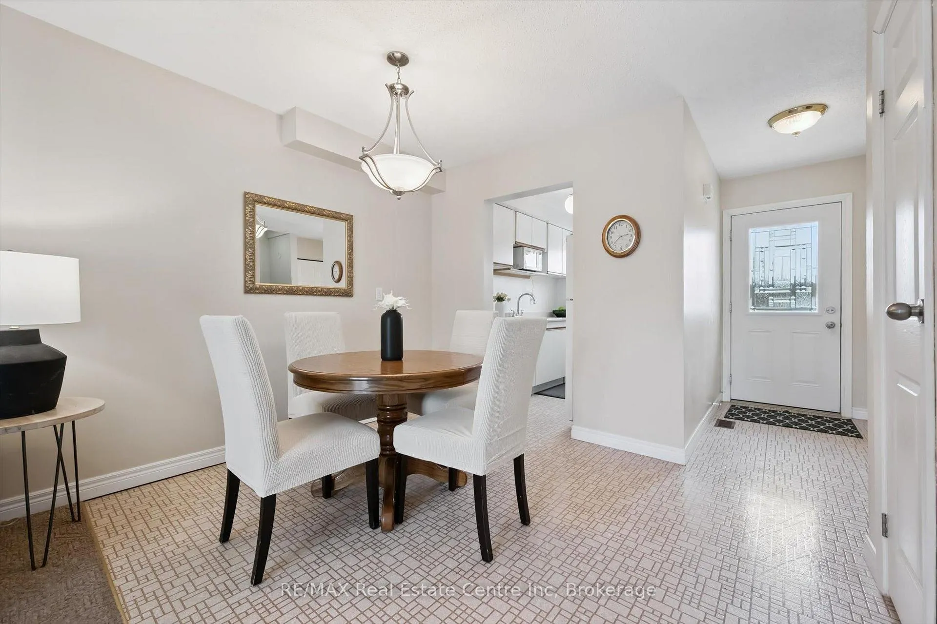 Photo 4 of Unit 205, 31 Greengate Road, Guelph, Junction/Onward Willow — HOMEH
