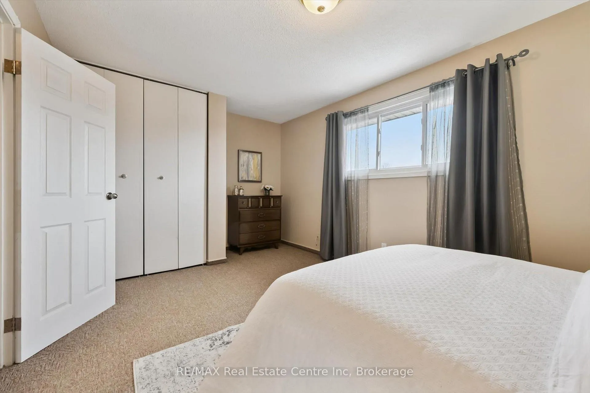 Photo 8 of Unit 205, 31 Greengate Road, Guelph, Junction/Onward Willow — HOMEH