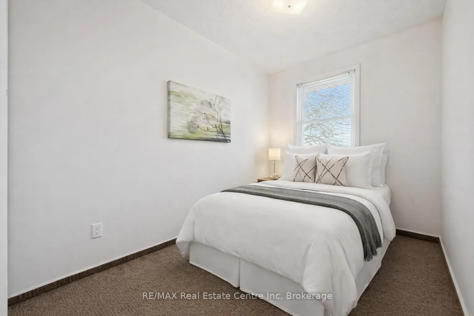Photo 9 of Unit 205, 31 Greengate Road, Guelph, Junction/Onward Willow — HOMEH