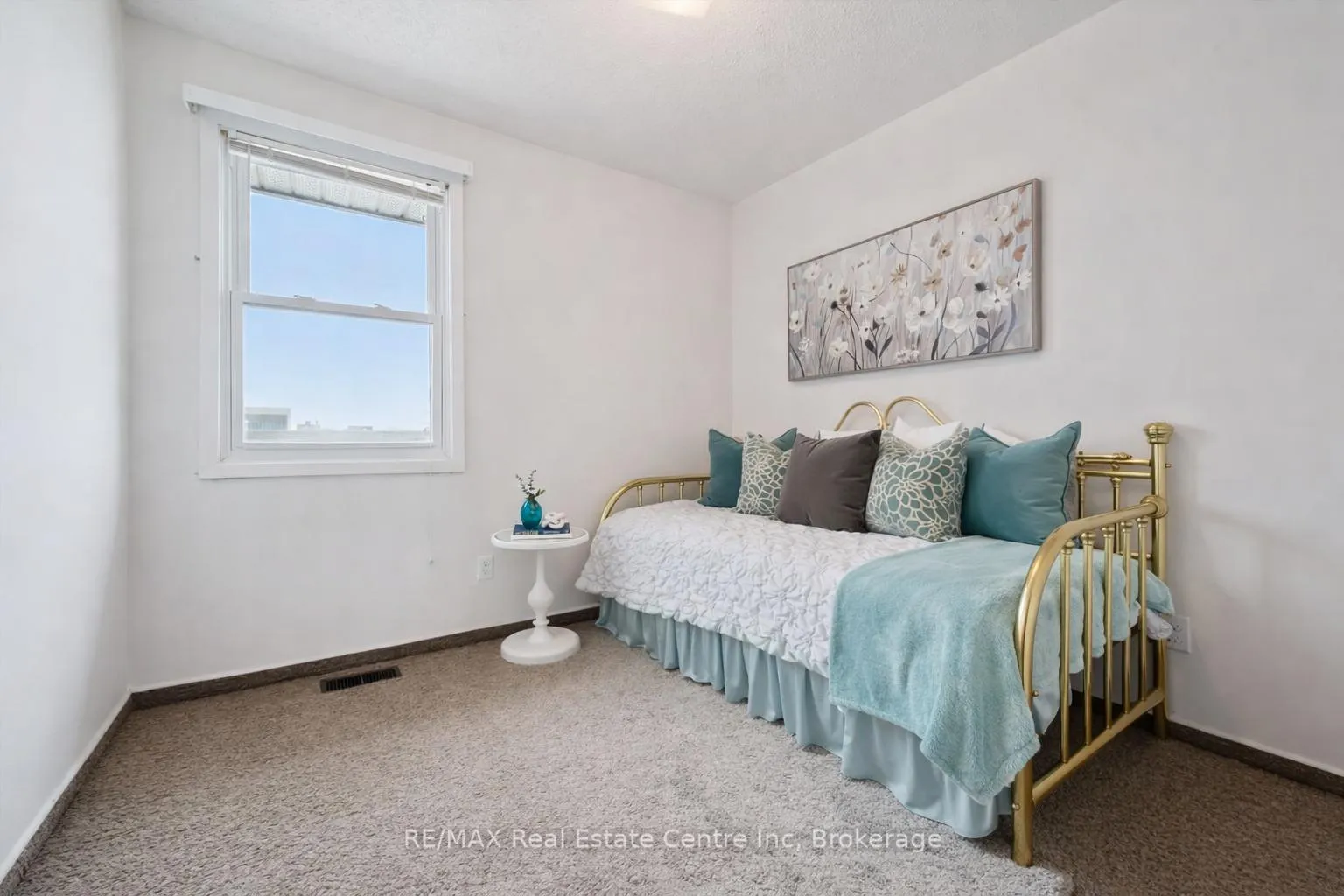Photo 10 of Unit 205, 31 Greengate Road, Guelph, Junction/Onward Willow — HOMEH