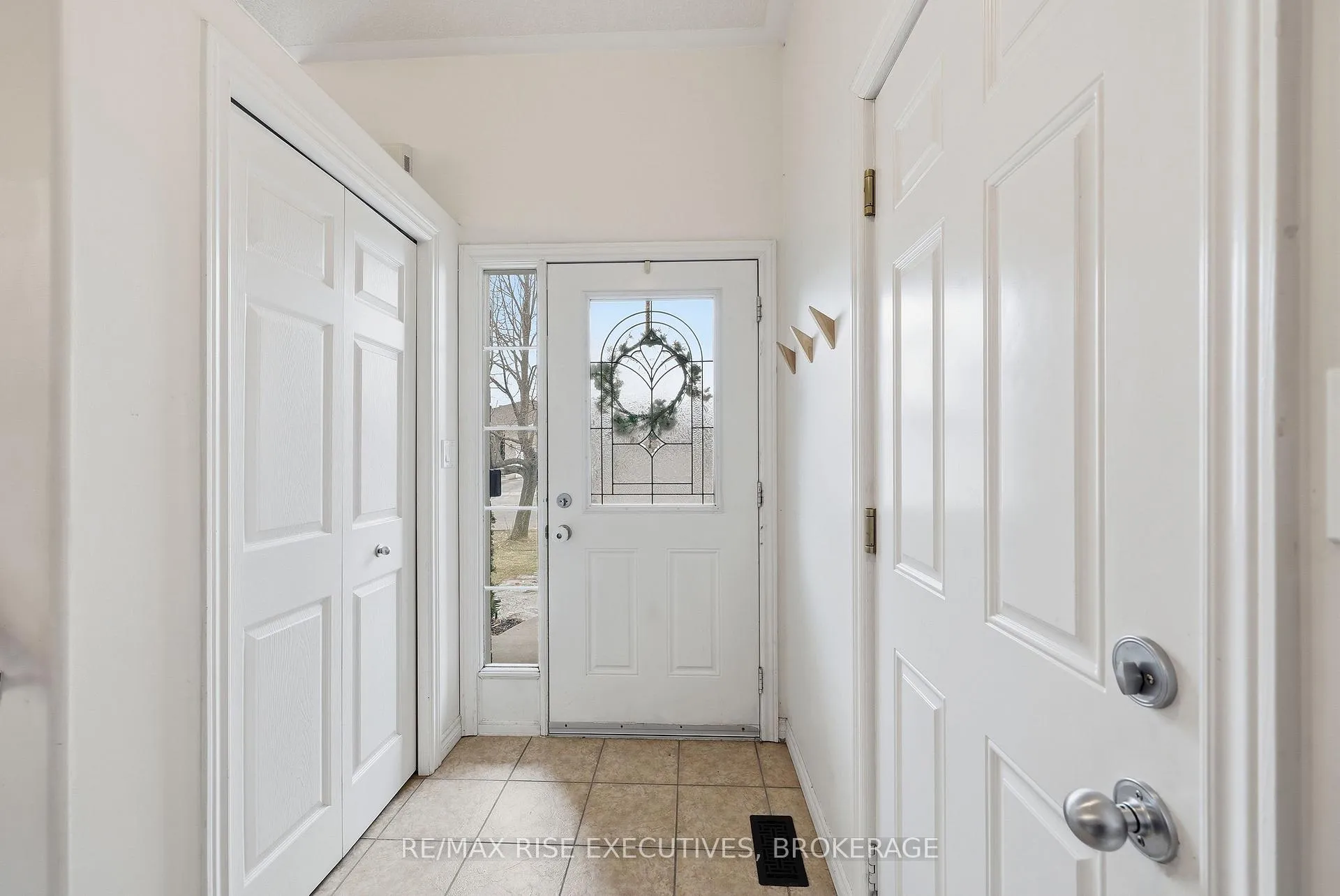 Photo 4 of 414 Abbot Street, Kingston, City Northwest — HOMEH
