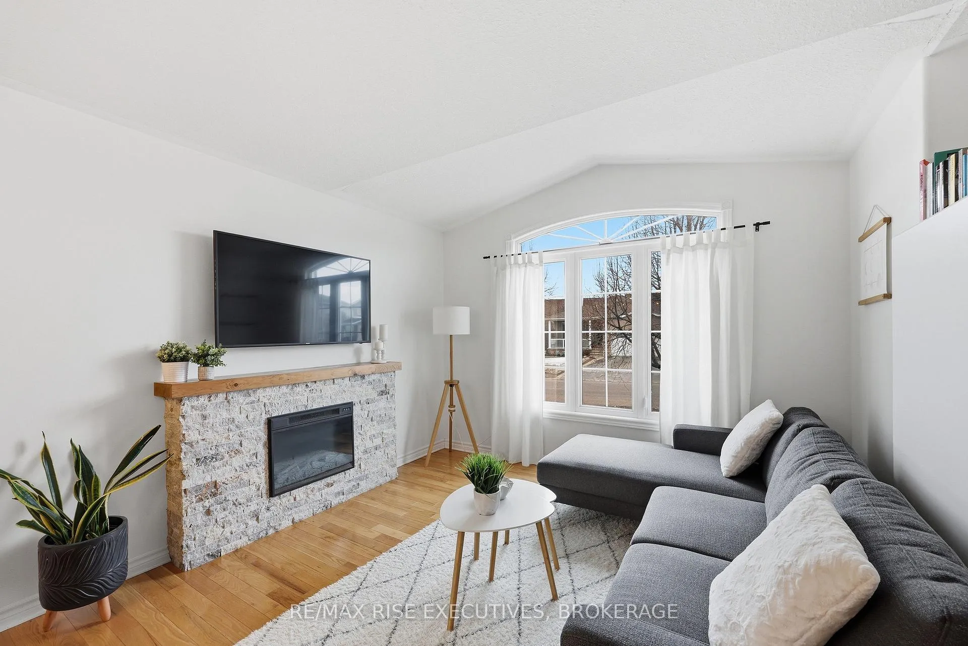 Photo 8 of 414 Abbot Street, Kingston, City Northwest — HOMEH
