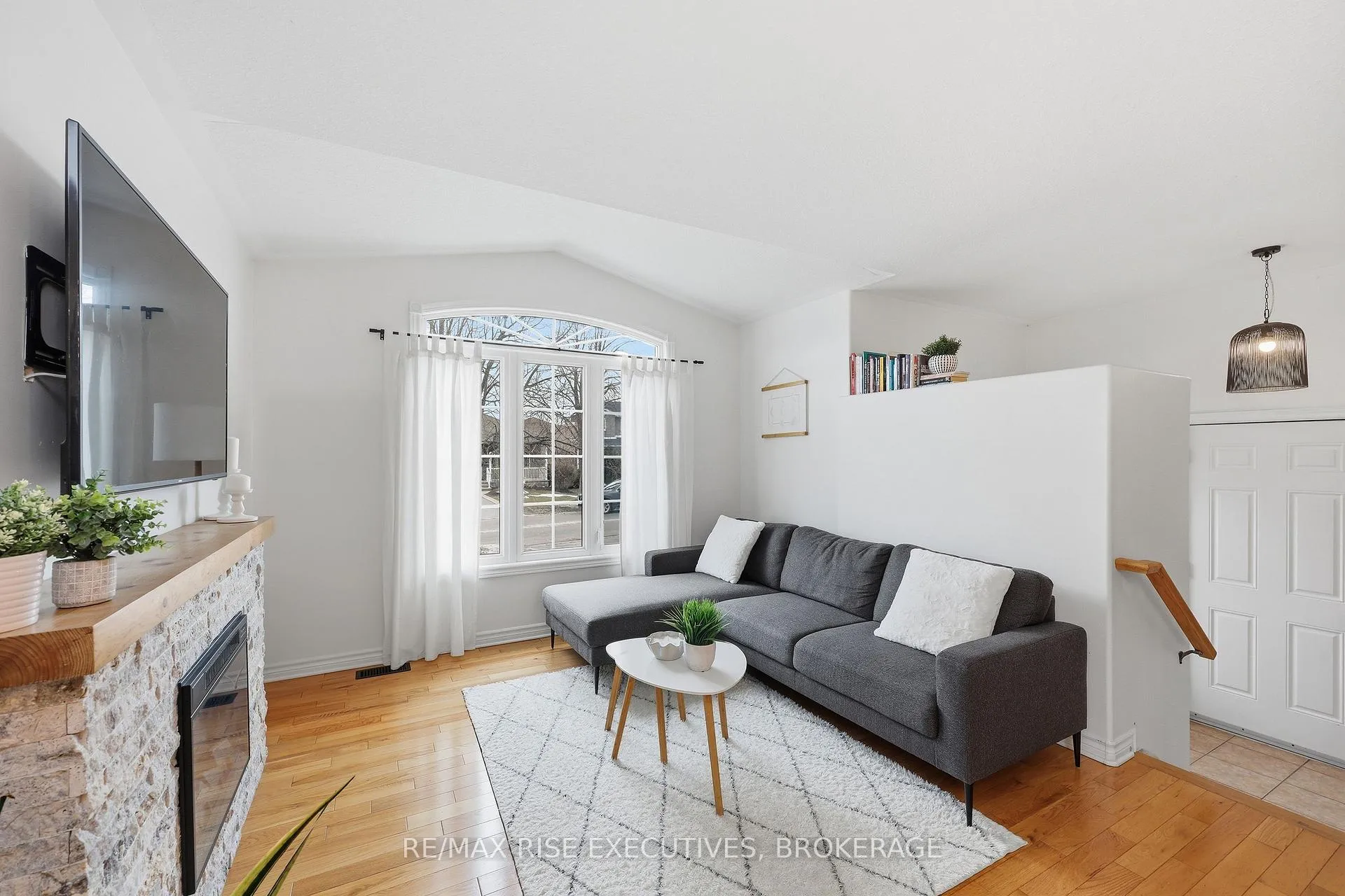 Photo 9 of 414 Abbot Street, Kingston, City Northwest — HOMEH