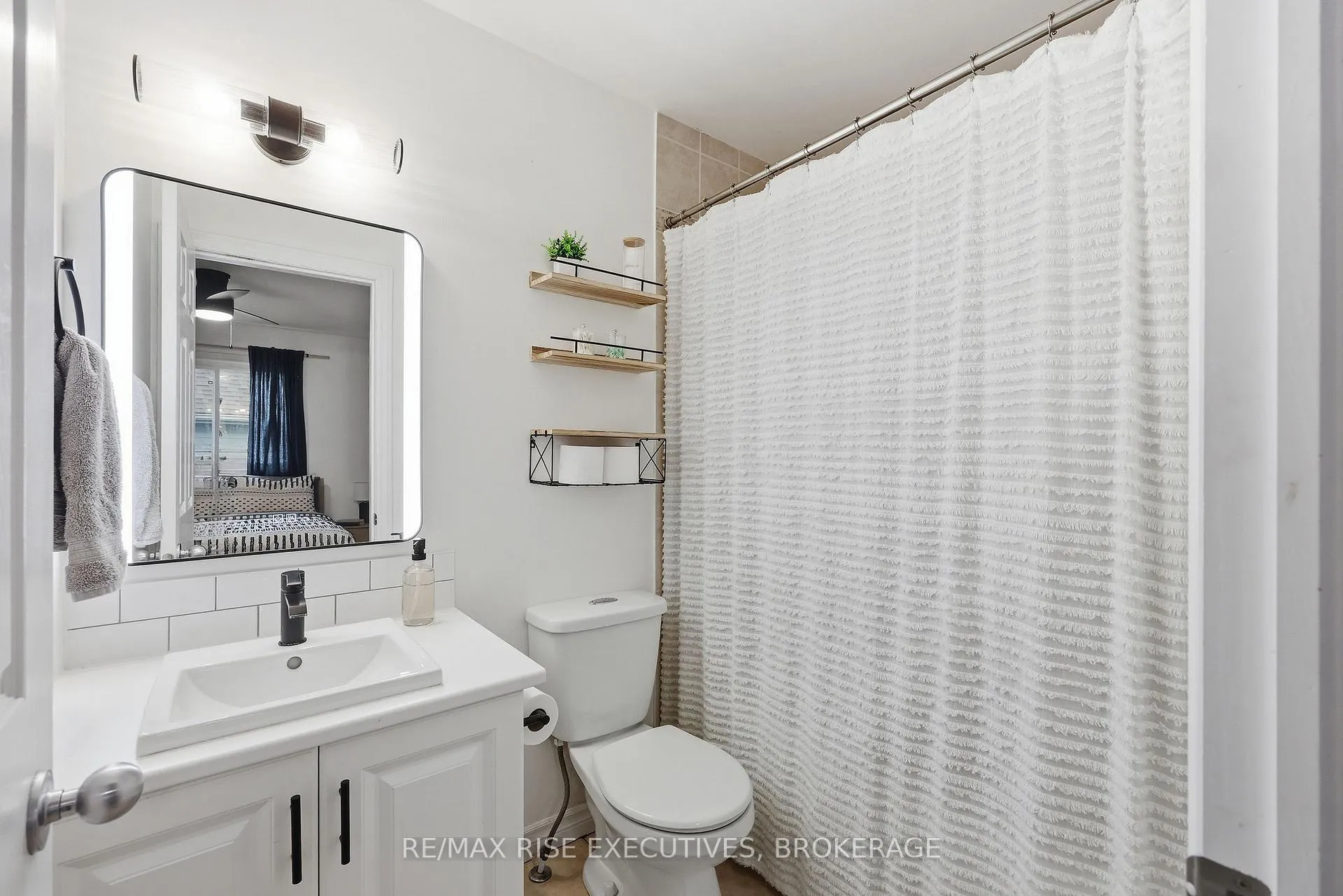 Photo 25 of 414 Abbot Street, Kingston, City Northwest — HOMEH