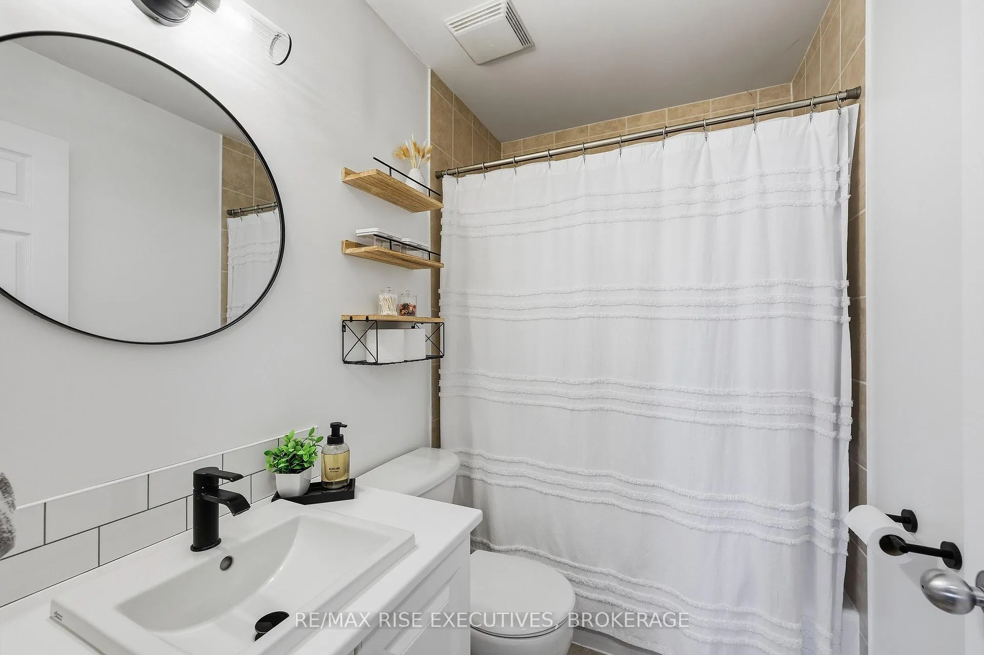 Photo 30 of 414 Abbot Street, Kingston, City Northwest — HOMEH