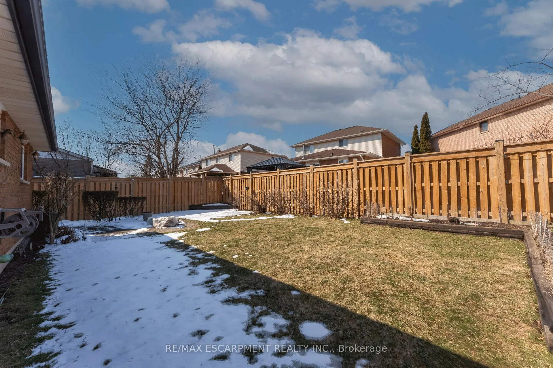 Photo 23 of 115 First Road W, Hamilton, Stoney Creek Mountain — HOMEH