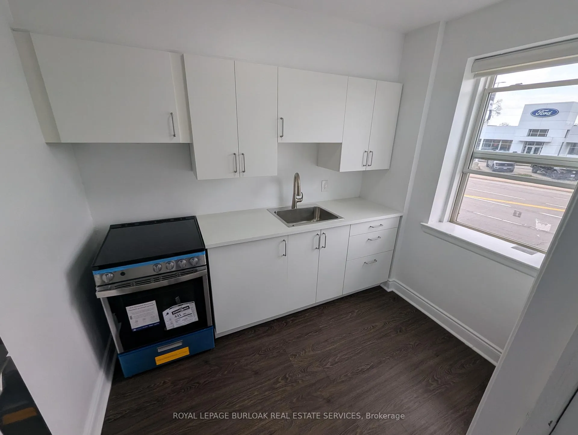 Photo 4 of Unit 3, 849 Brant Street, Burlington, Brant — HOMEH