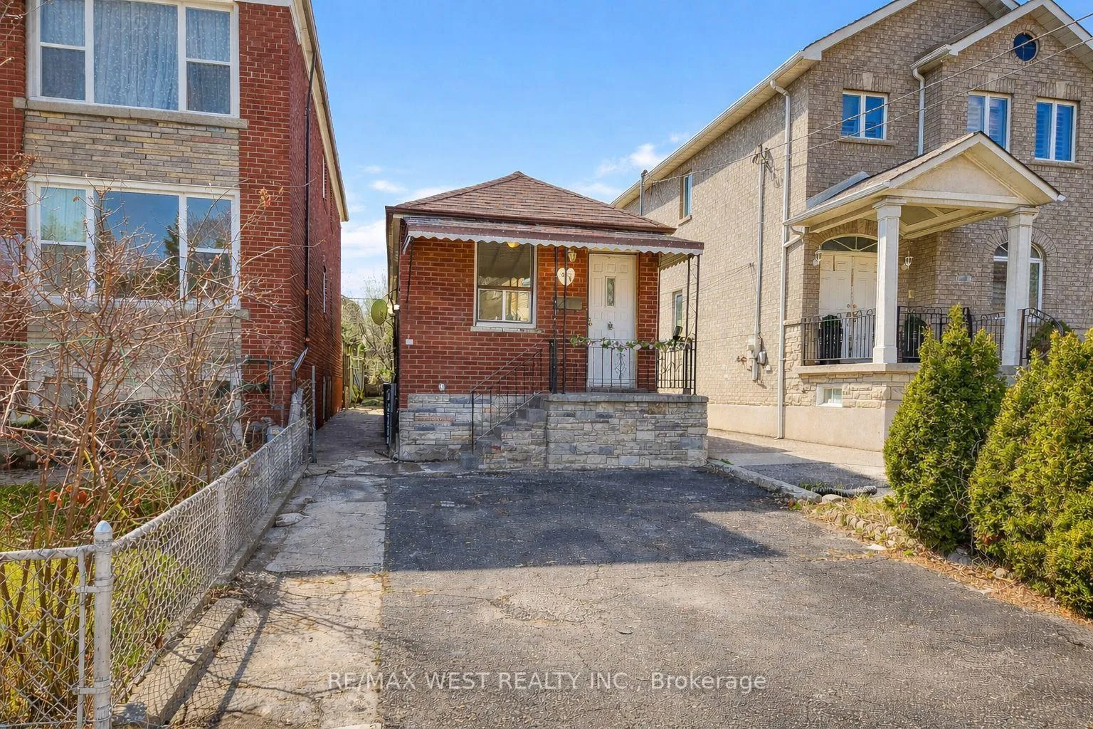 Front of 538 McRoberts Avenue