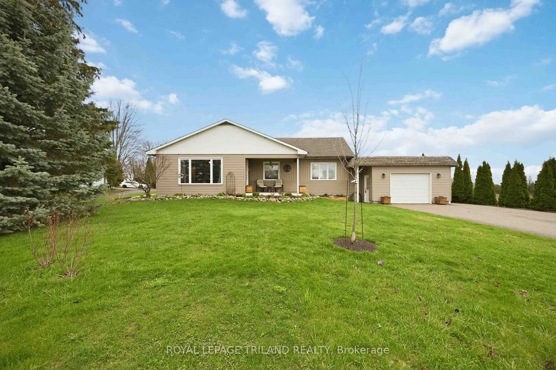 Photo 1 of 8376 Townsend Line, Lambton Shores, Arkona — HOMEH