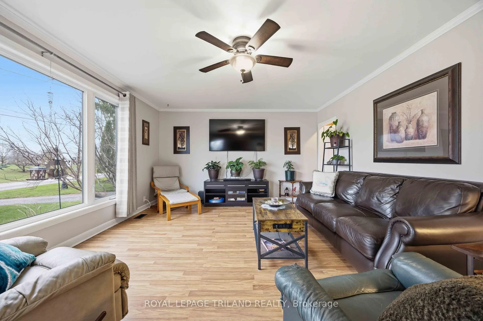 Photo 3 of 8376 Townsend Line, Lambton Shores, Arkona — HOMEH