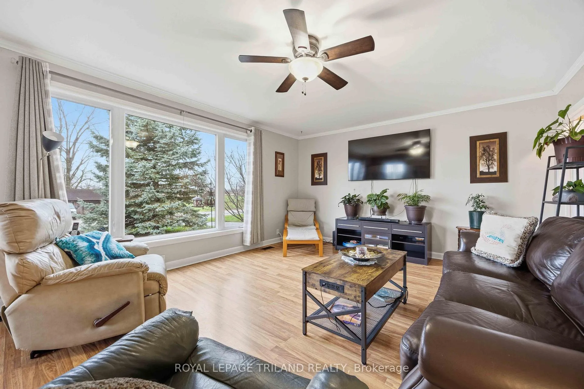 Photo 4 of 8376 Townsend Line, Lambton Shores, Arkona — HOMEH