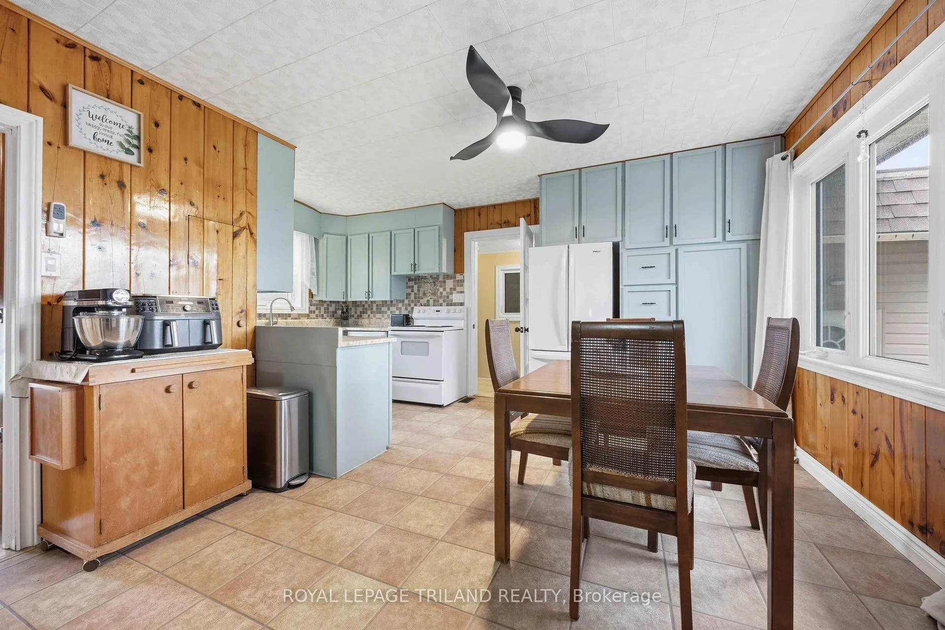 Photo 10 of 8376 Townsend Line, Lambton Shores, Arkona — HOMEH
