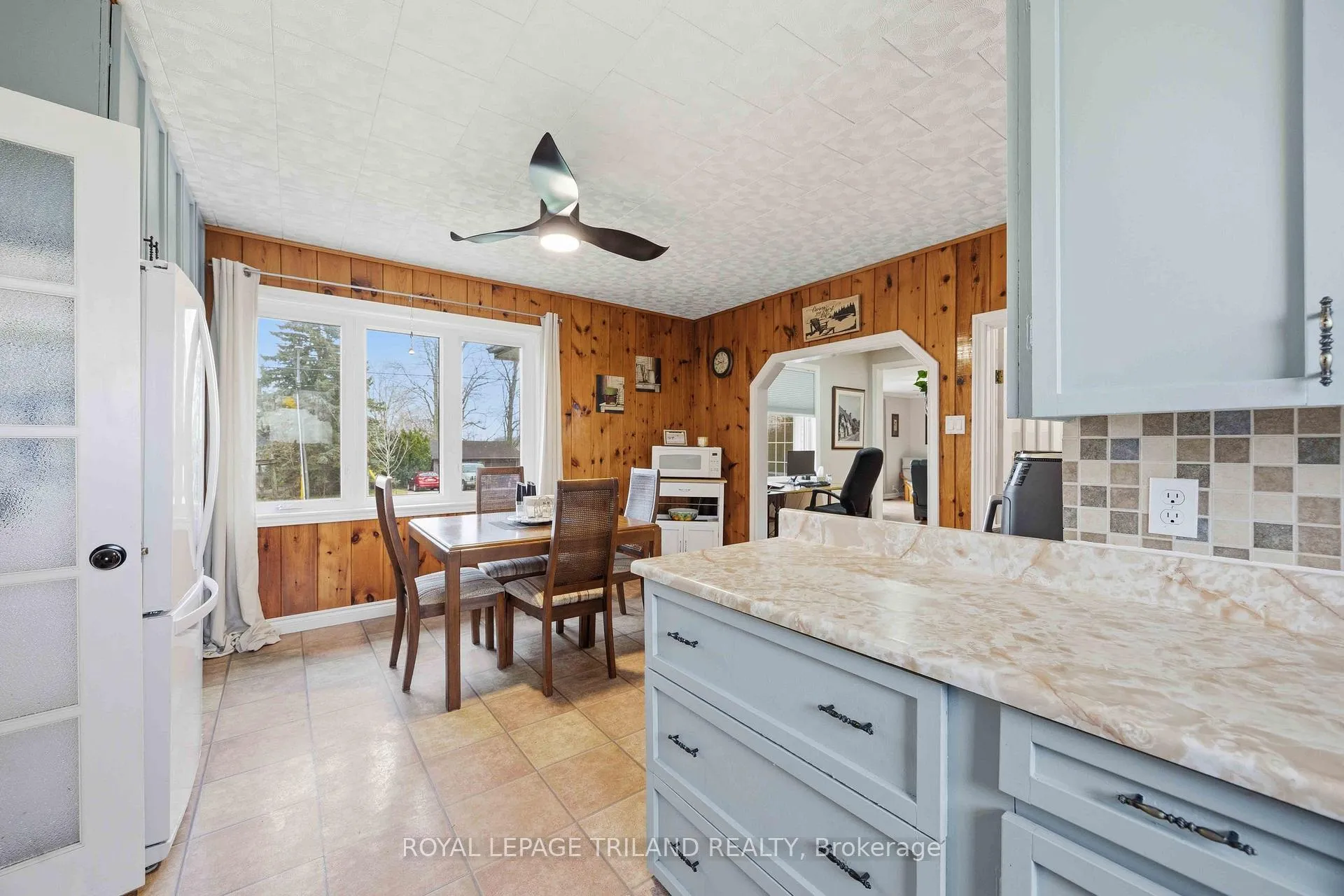 Photo 13 of 8376 Townsend Line, Lambton Shores, Arkona — HOMEH