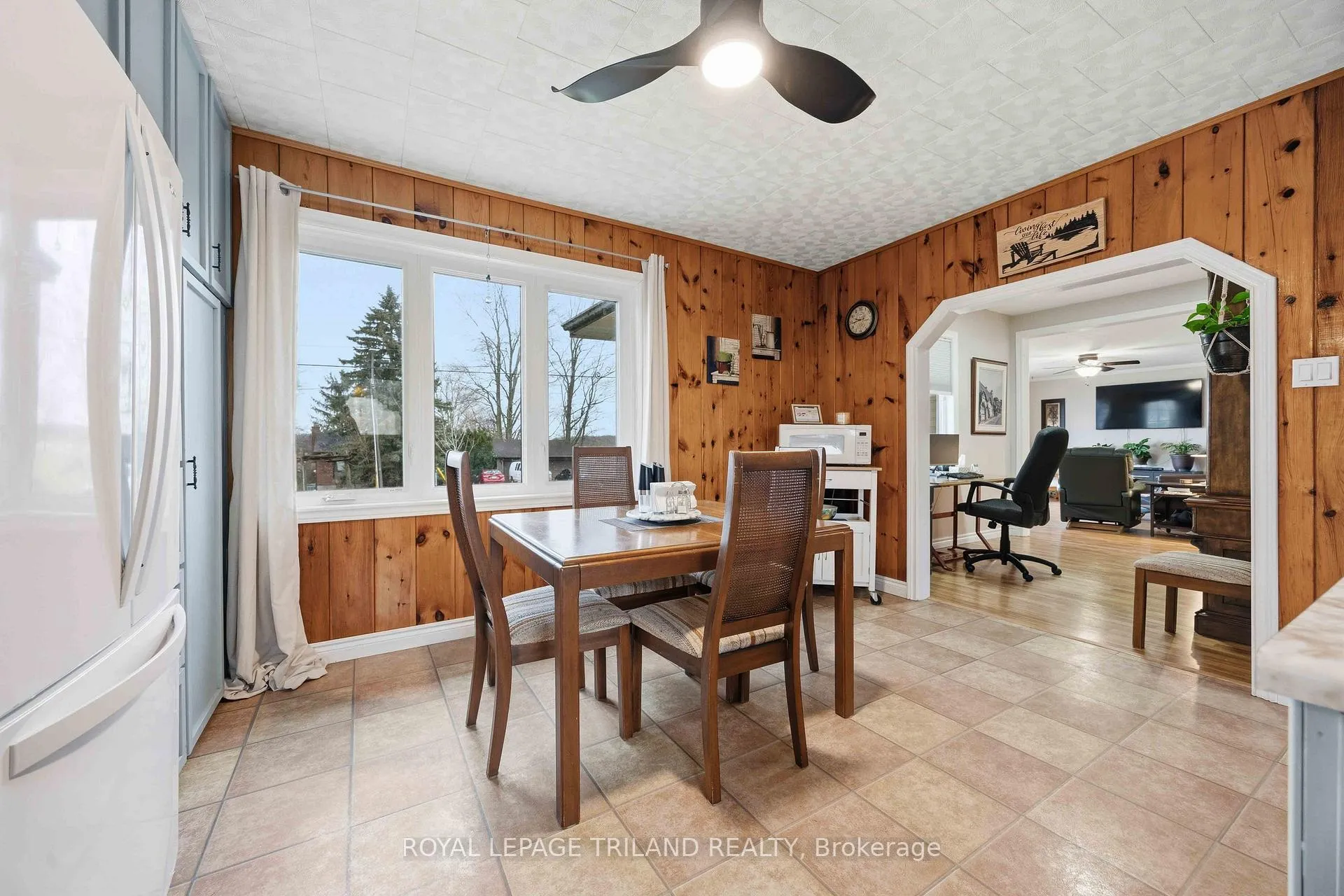 Photo 14 of 8376 Townsend Line, Lambton Shores, Arkona — HOMEH