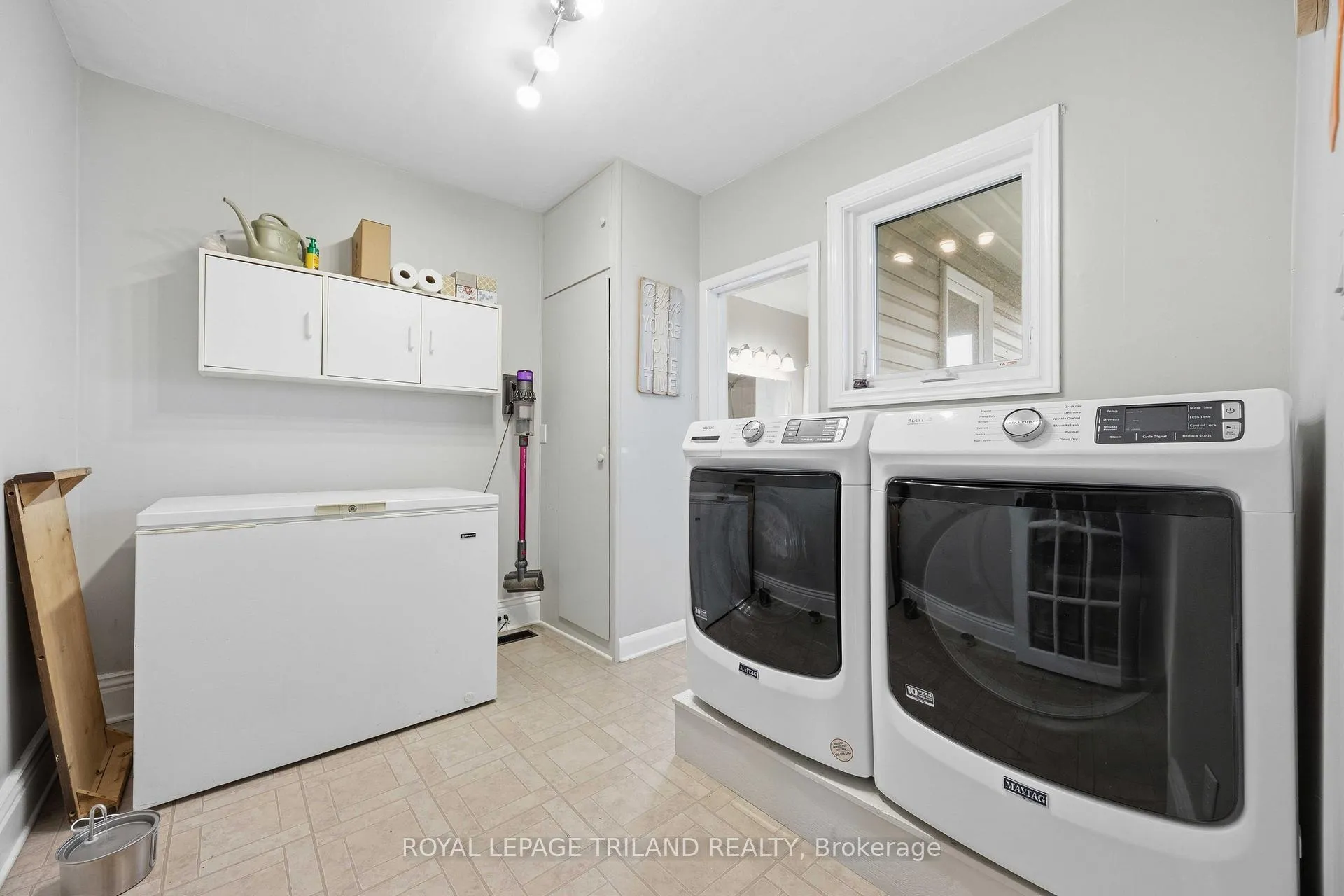Photo 15 of 8376 Townsend Line, Lambton Shores, Arkona — HOMEH