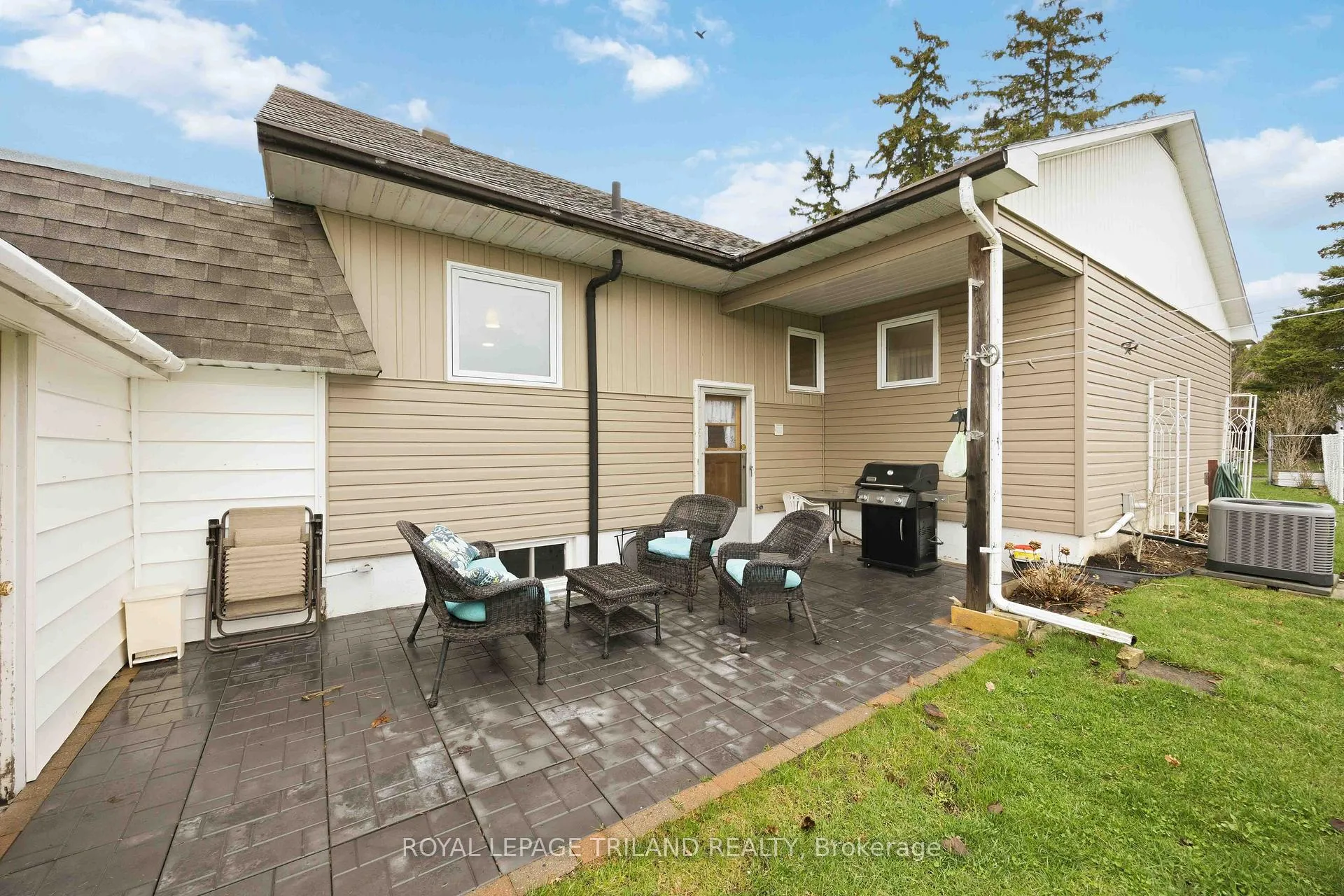 Photo 32 of 8376 Townsend Line, Lambton Shores, Arkona — HOMEH
