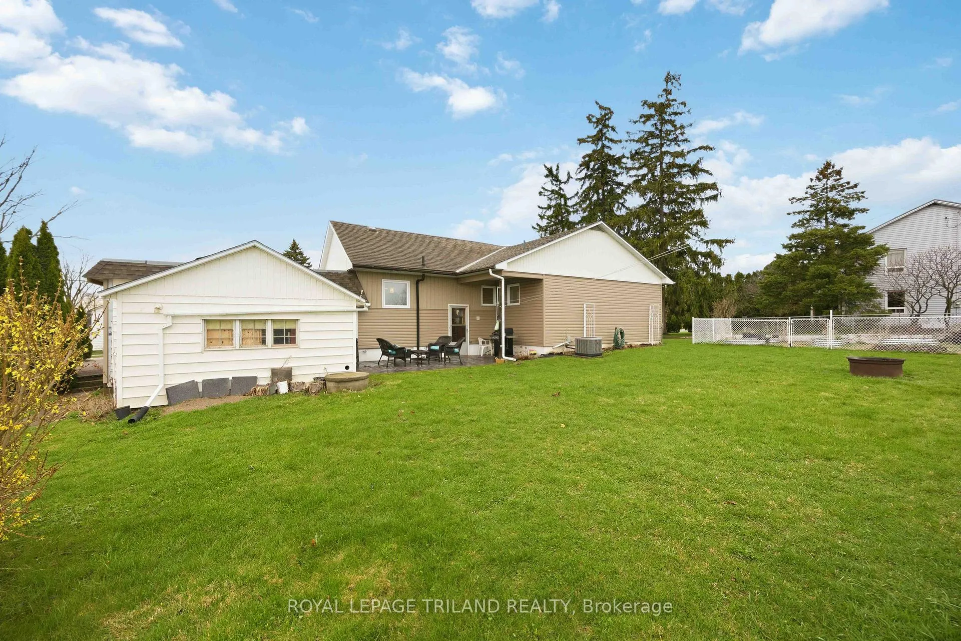 Photo 34 of 8376 Townsend Line, Lambton Shores, Arkona — HOMEH