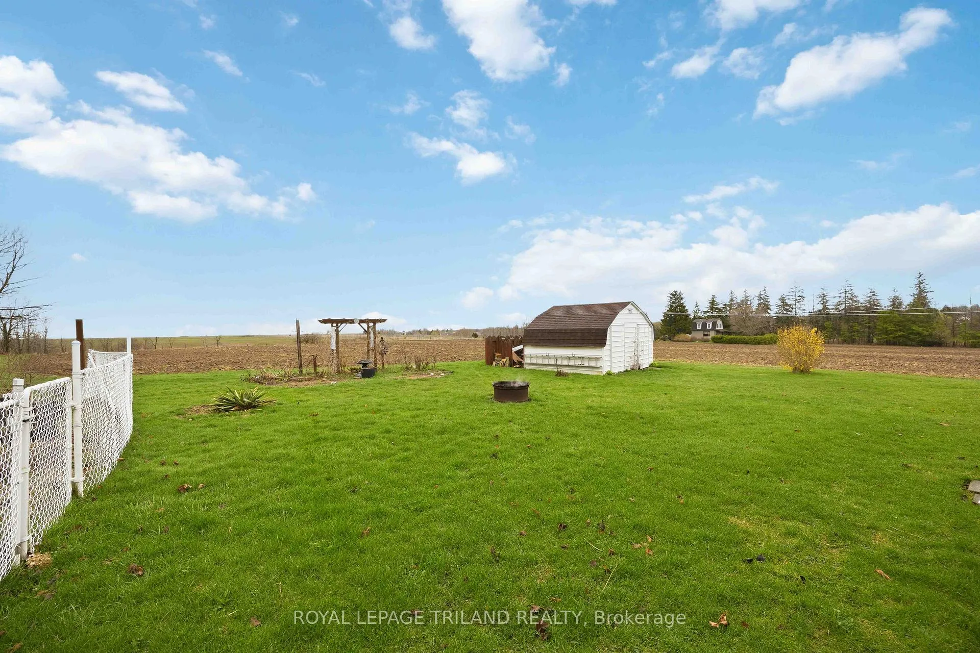 Photo 35 of 8376 Townsend Line, Lambton Shores, Arkona — HOMEH