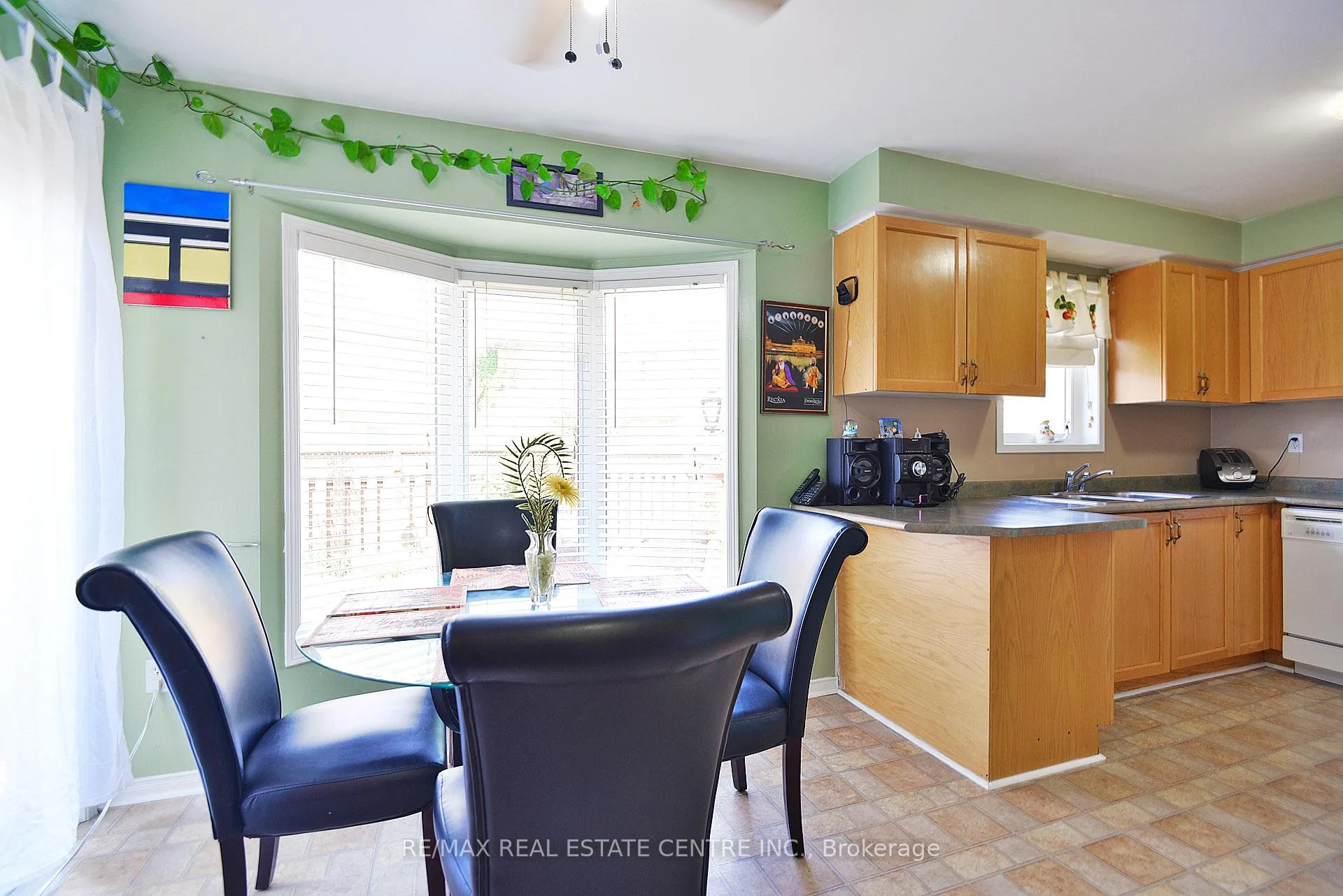 Photo 12 of 18 Nautical Drive, Brampton, Sandringham-Wellington — HOMEH