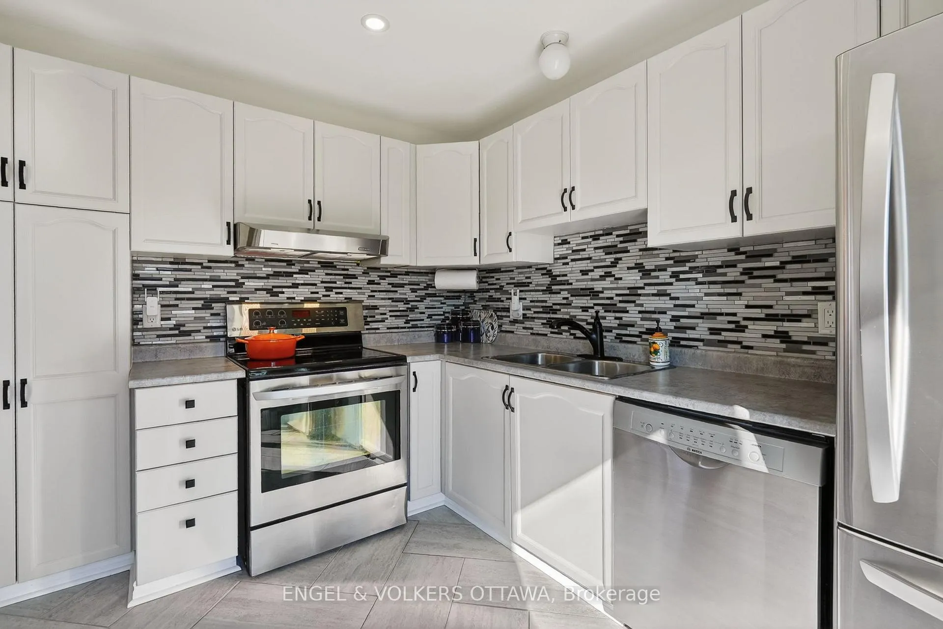 Photo 15 of 1499 Corsham Avenue, Ottawa, Fallingbrook/Pineridge — HOMEH