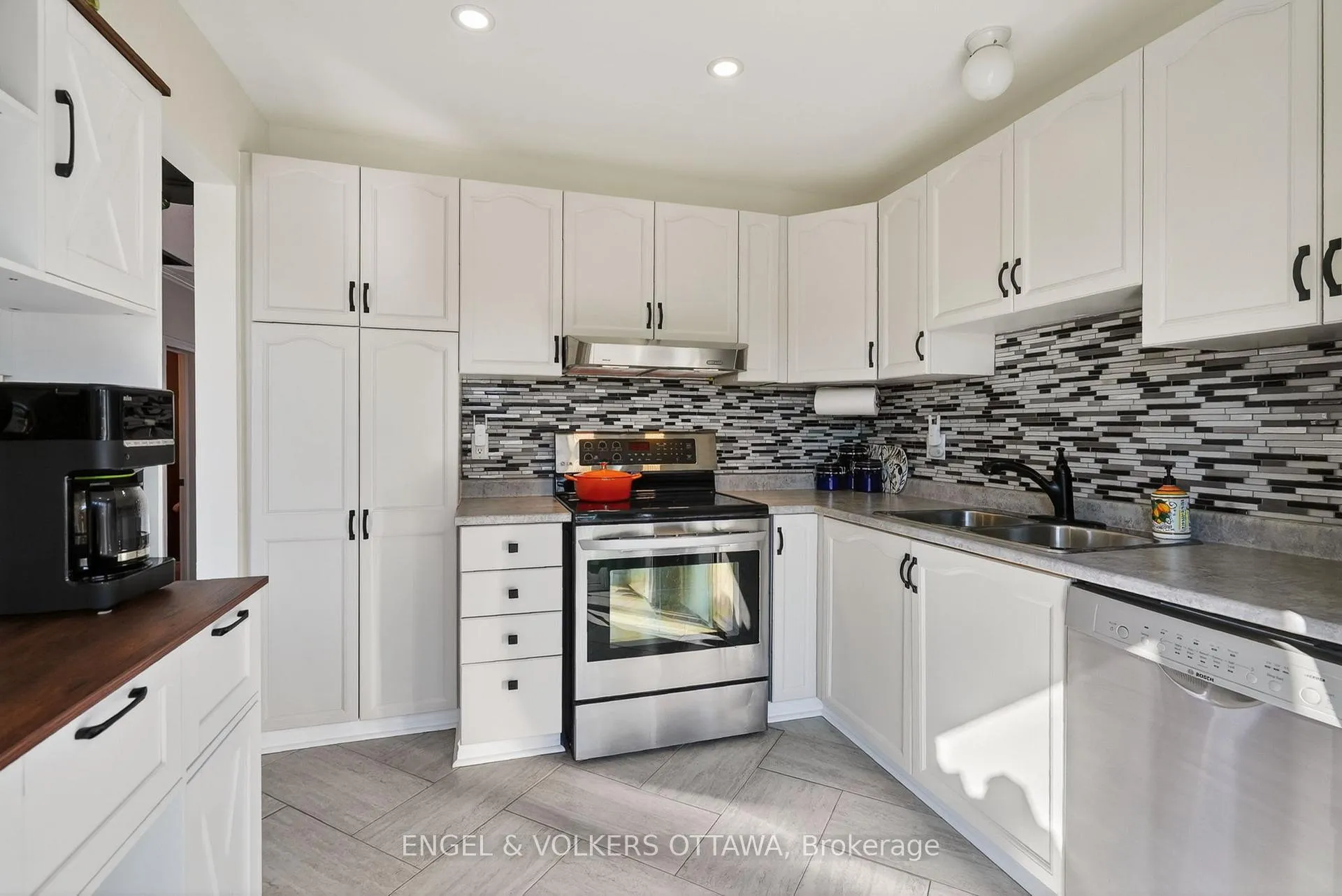 Photo 16 of 1499 Corsham Avenue, Ottawa, Fallingbrook/Pineridge — HOMEH