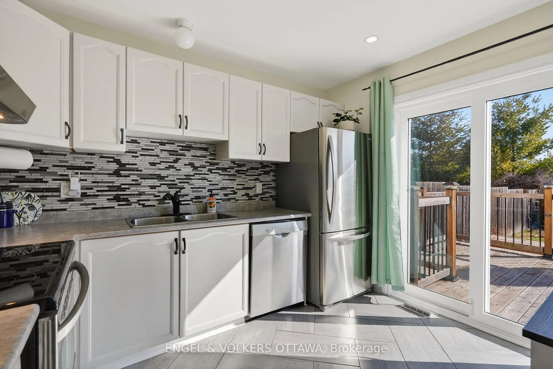 Photo 19 of 1499 Corsham Avenue, Ottawa, Fallingbrook/Pineridge — HOMEH