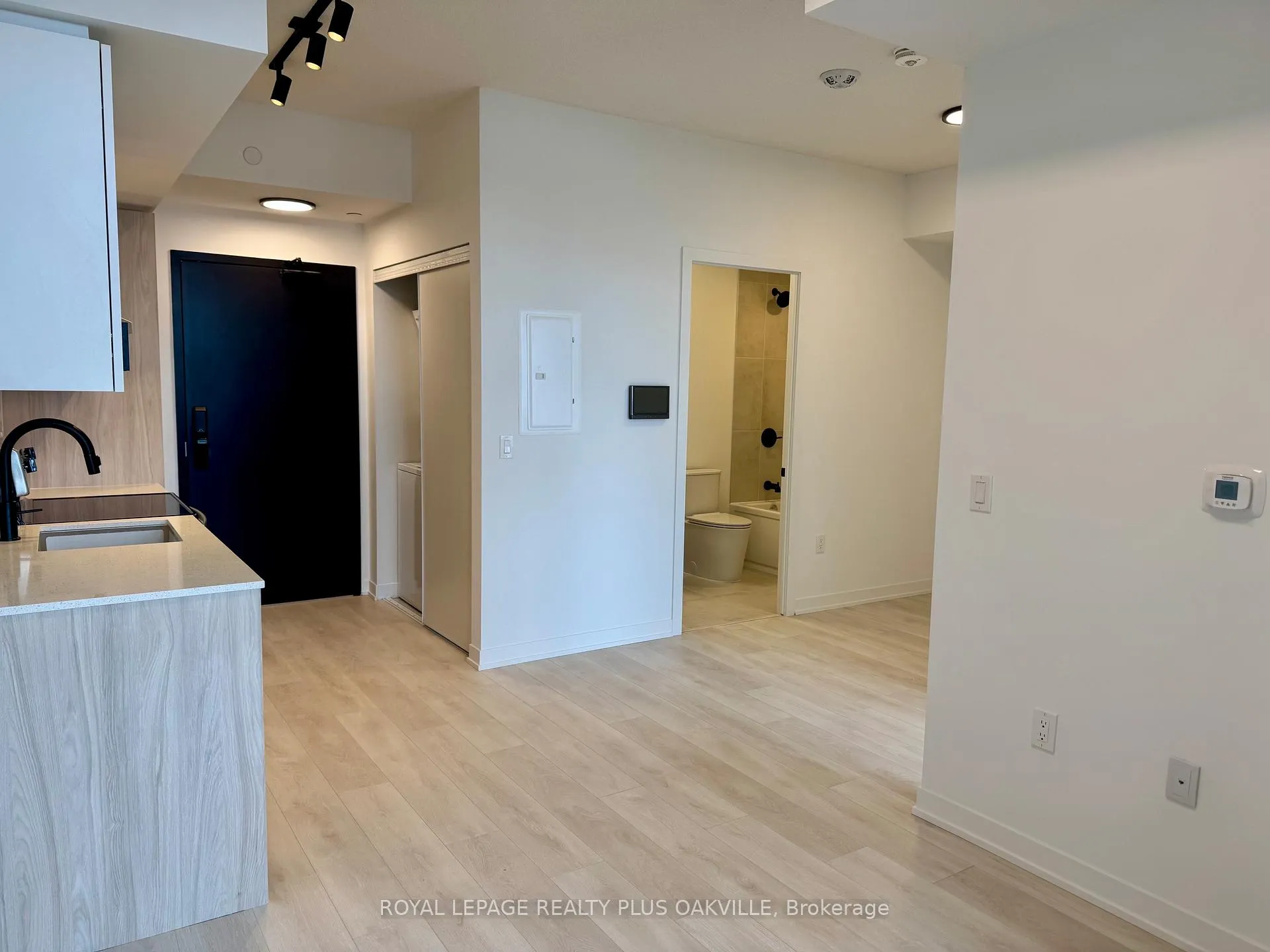 Photo 6 of Unit 505, 4878 Powers Common, Burlington, Alton — HOMEH