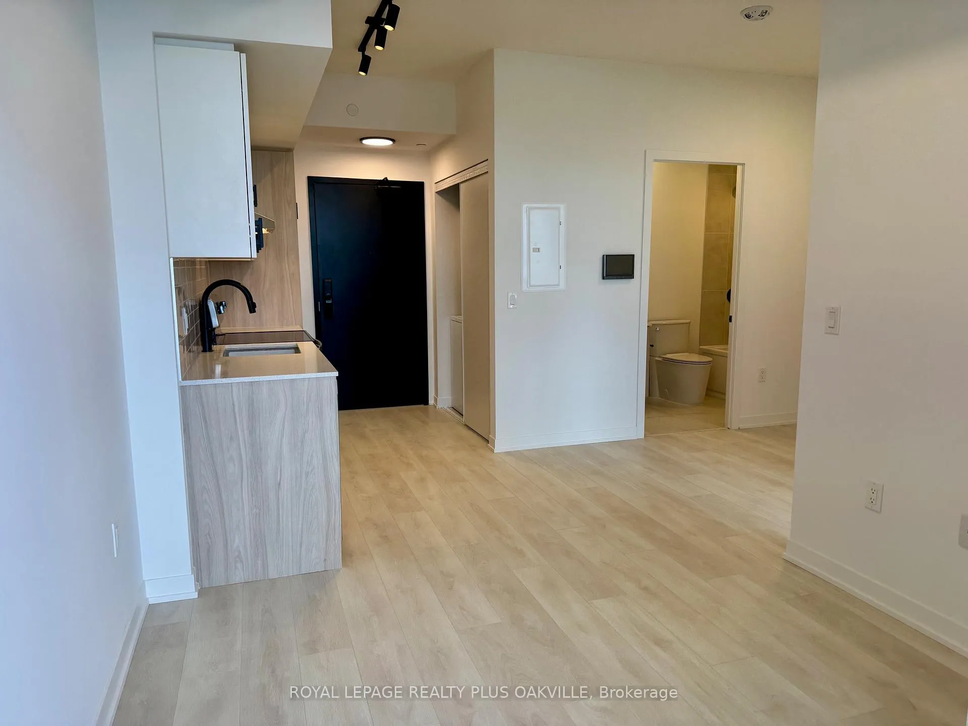 Photo 7 of Unit 505, 4878 Powers Common, Burlington, Alton — HOMEH