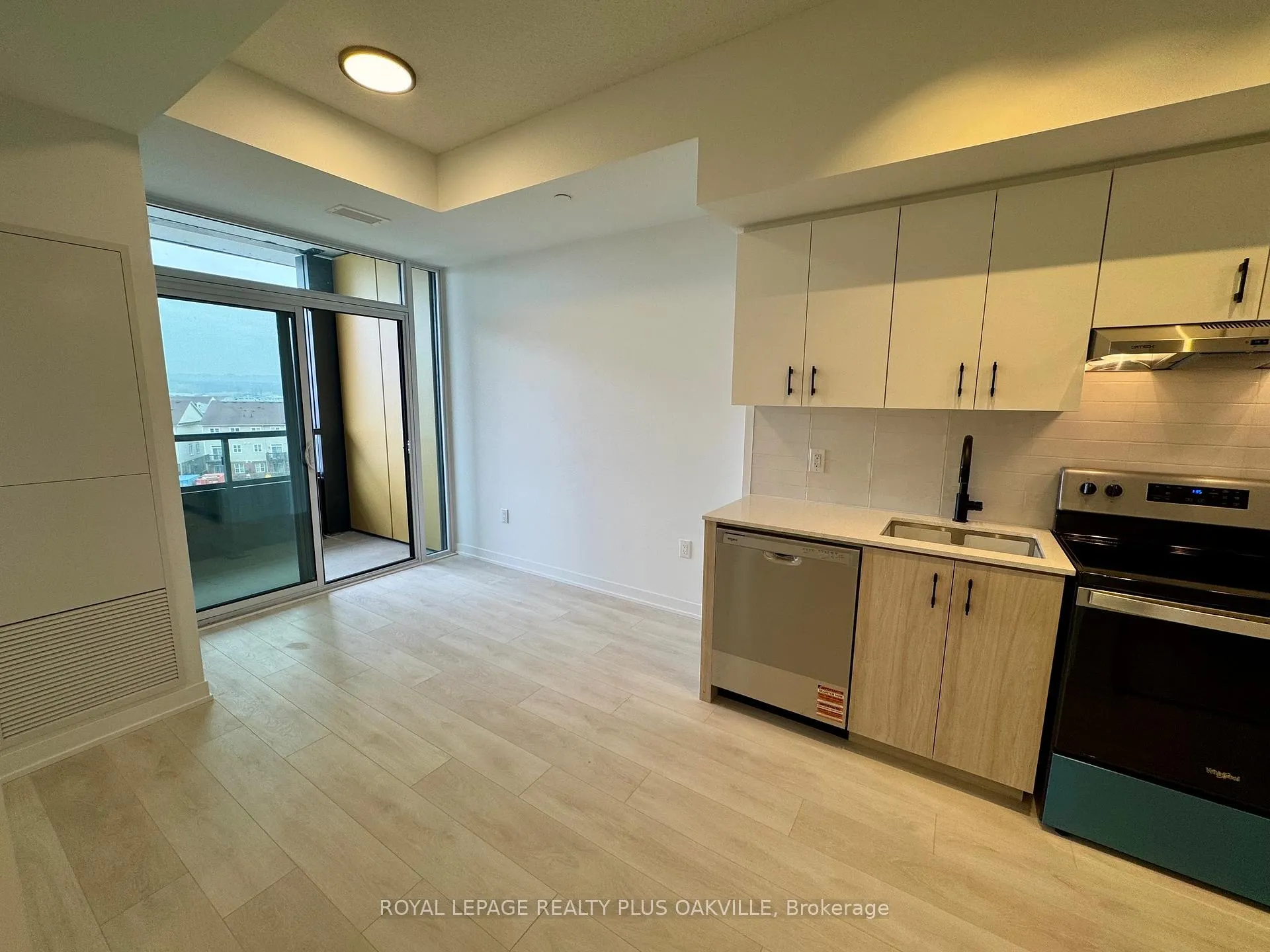 Photo 10 of Unit 505, 4878 Powers Common, Burlington, Alton — HOMEH
