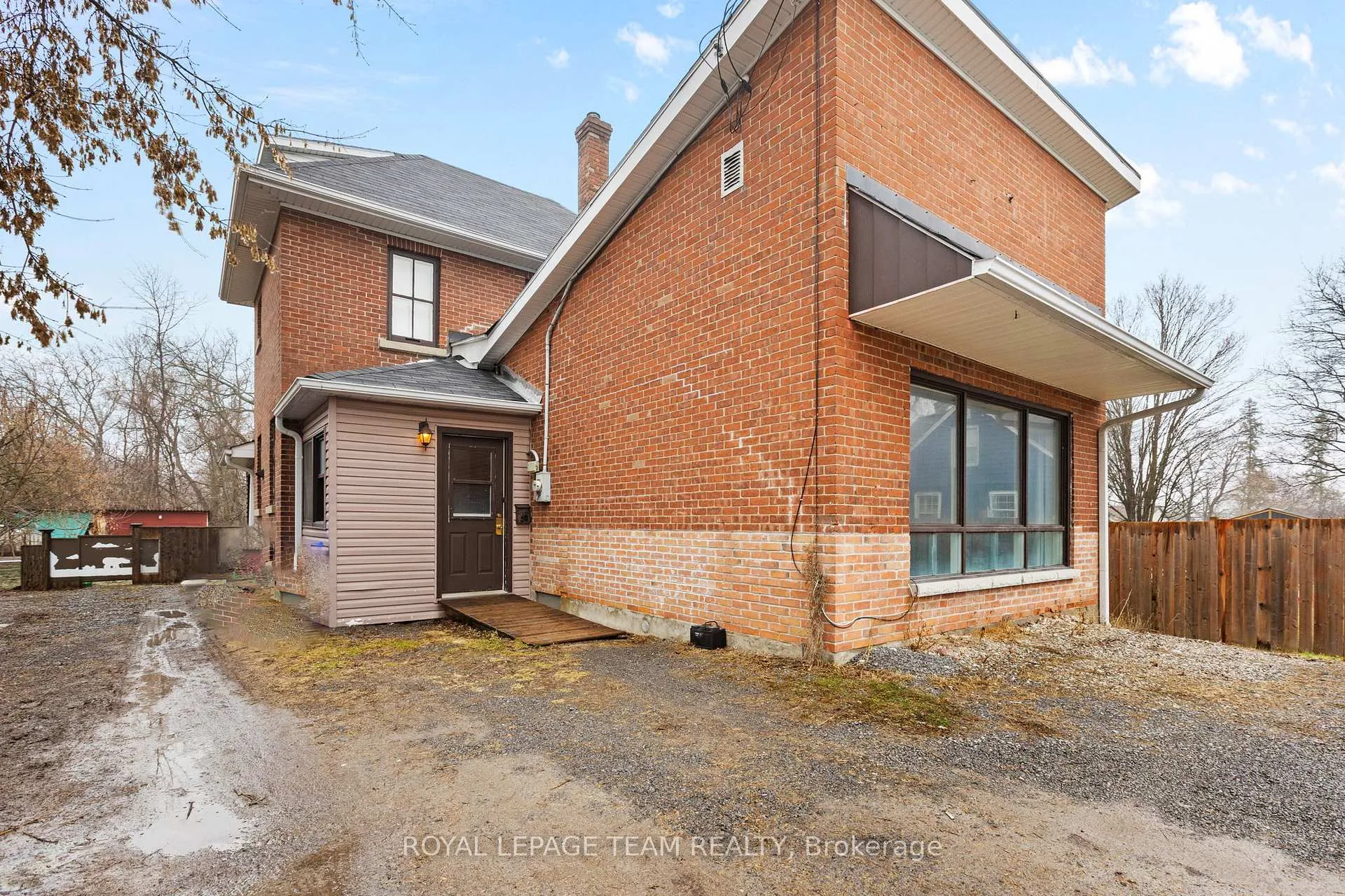 Photo 2 of 47 Daniel Street S, Arnprior — HOMEH
