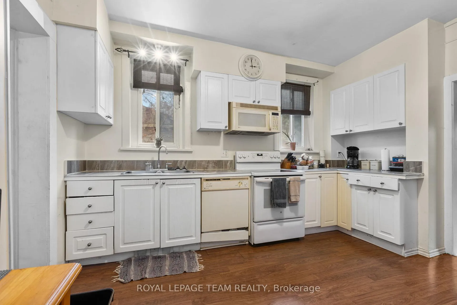 Photo 5 of 47 Daniel Street S, Arnprior — HOMEH