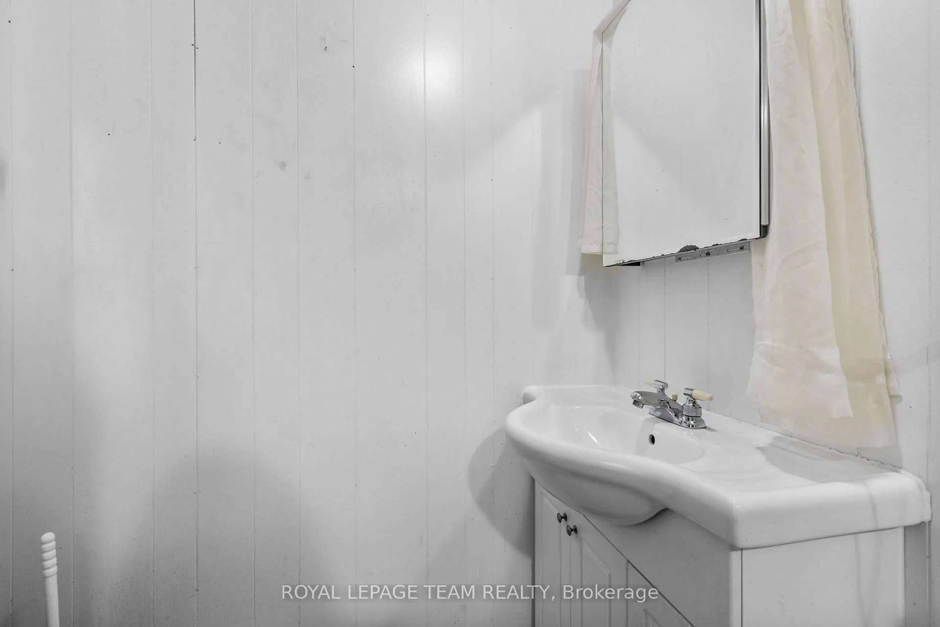 Photo 7 of 47 Daniel Street S, Arnprior — HOMEH