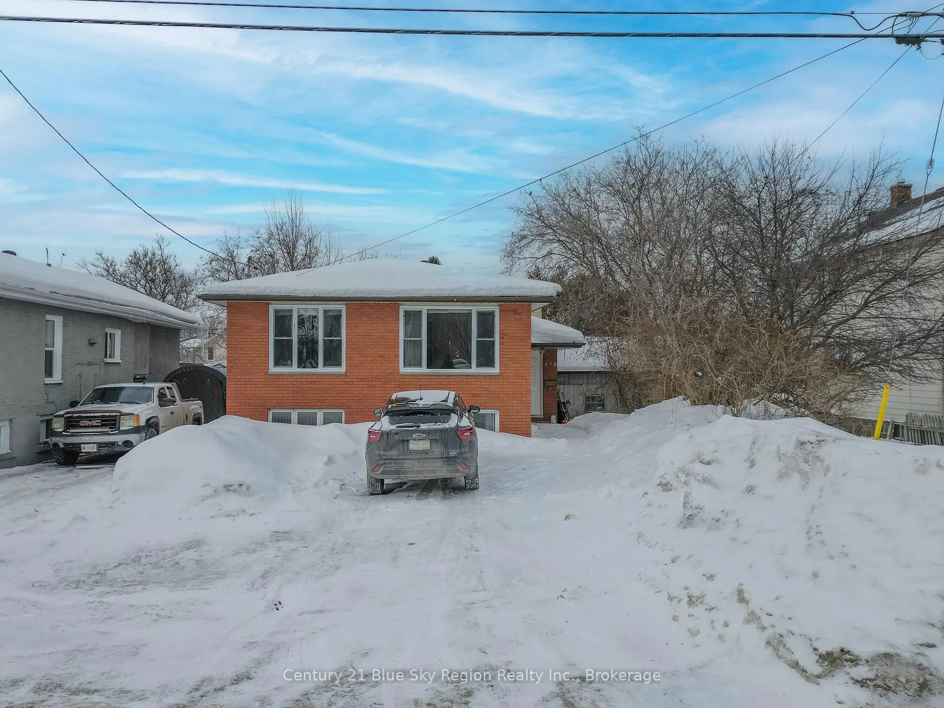 Photo 2 of 573 McLeod Street, North Bay, Central — HOMEH