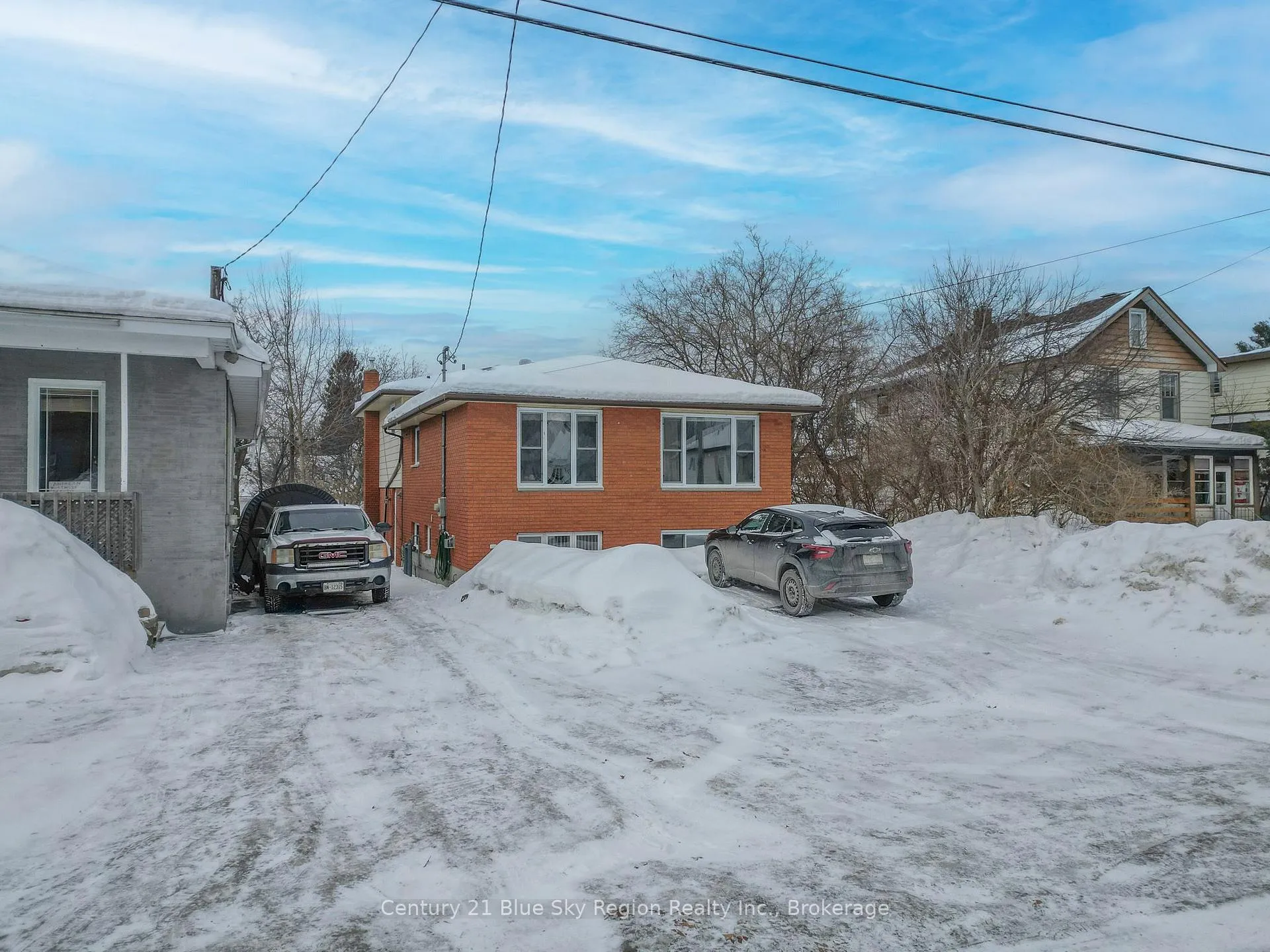 Photo 3 of 573 McLeod Street, North Bay, Central — HOMEH