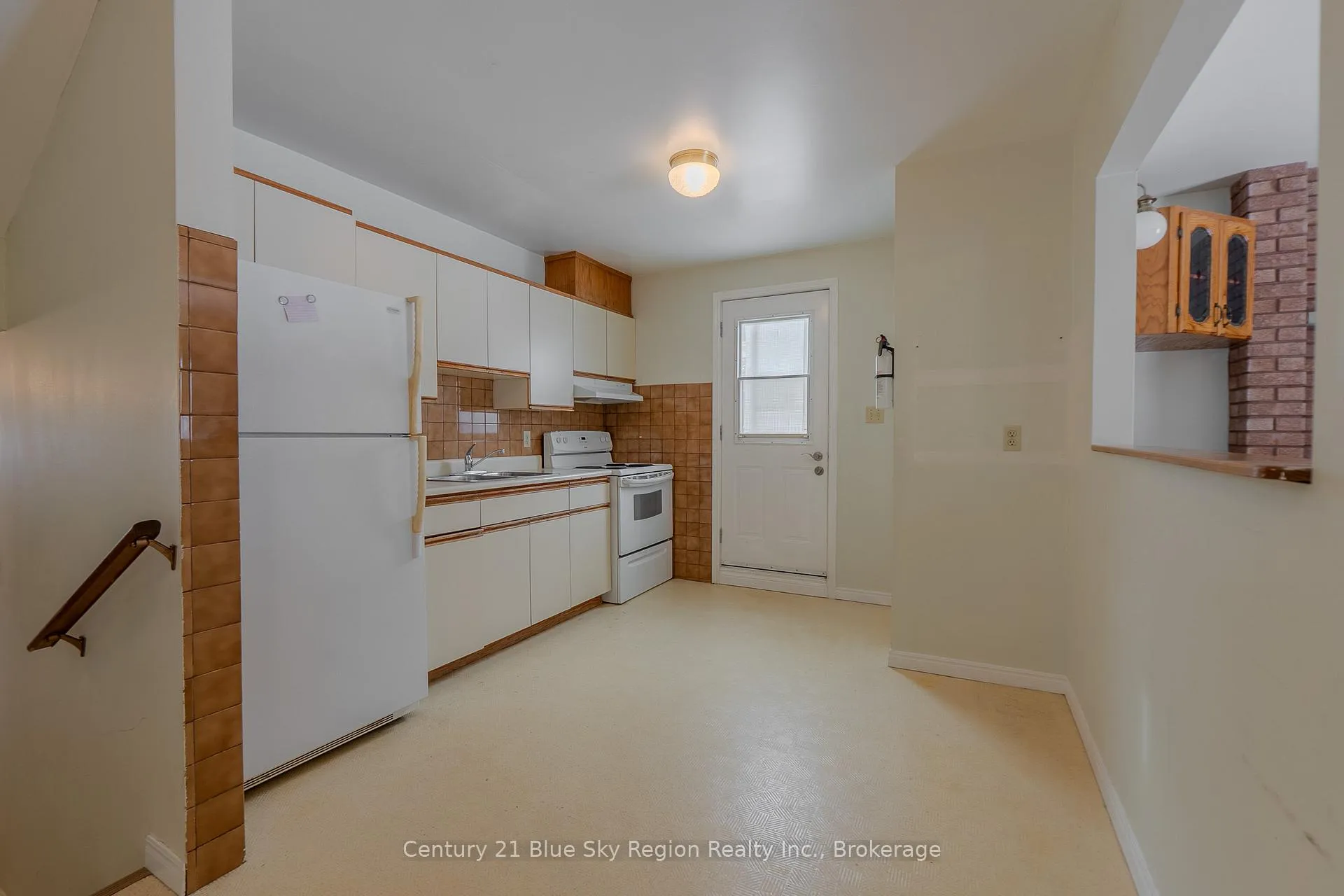 Photo 12 of 573 McLeod Street, North Bay, Central — HOMEH