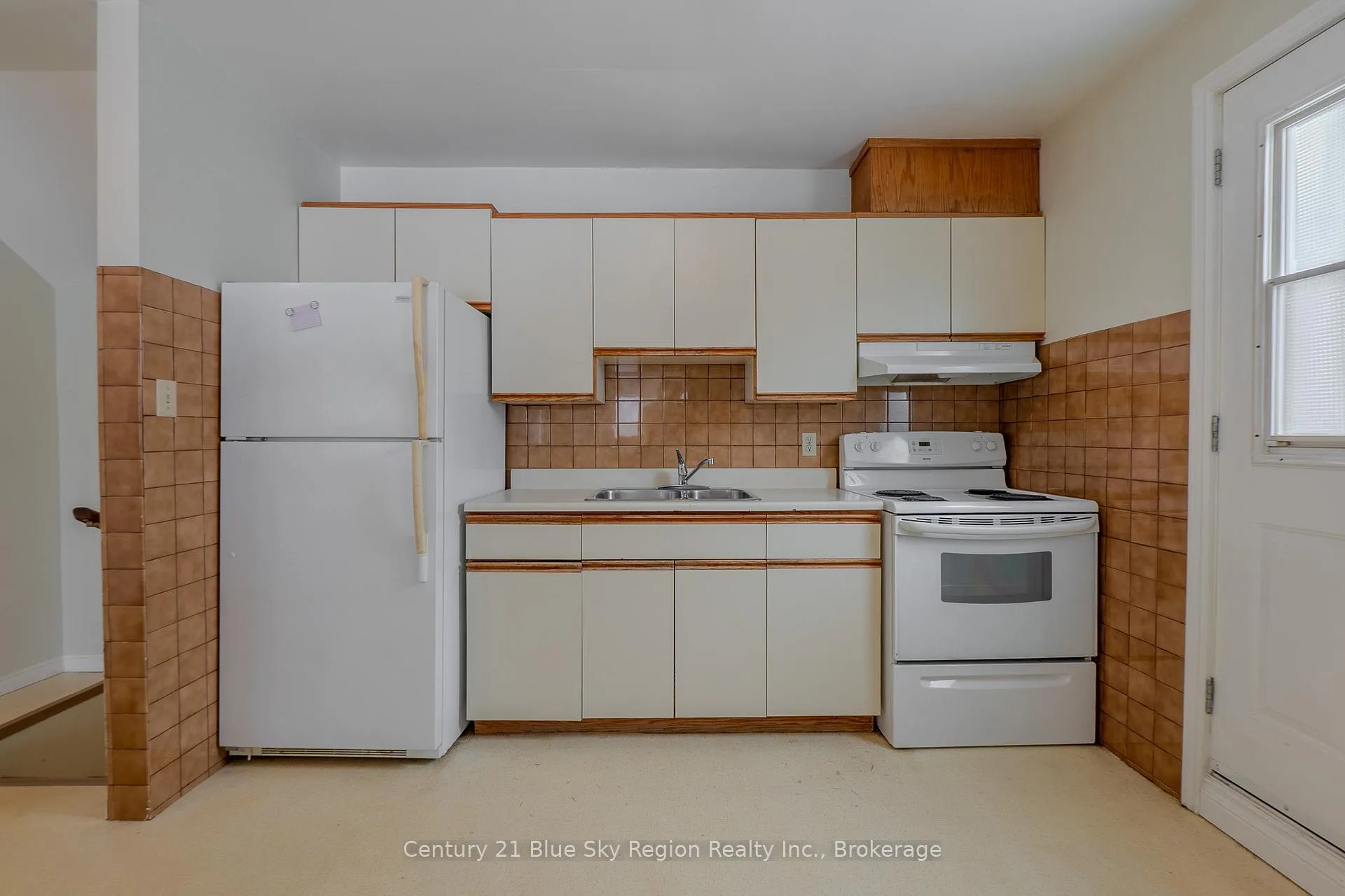 Photo 14 of 573 McLeod Street, North Bay, Central — HOMEH