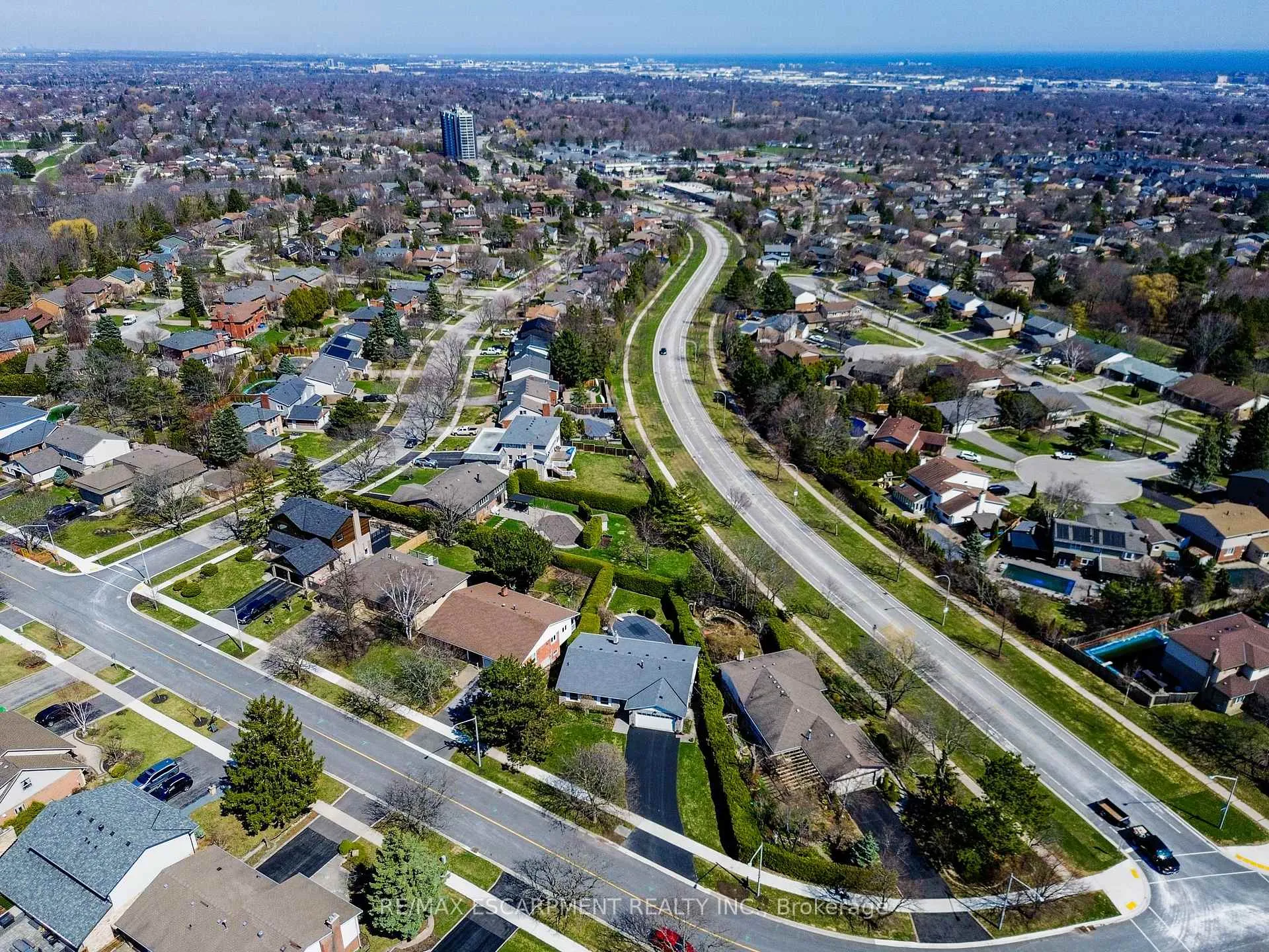 Photo 3 of 1233 Havendale Boulevard, Burlington, Tyandaga — HOMEH