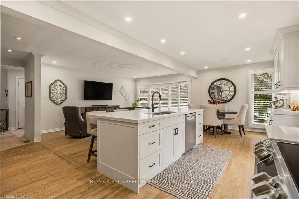 Photo 11 of 134 Little John Road, Hamilton, Dundas — HOMEH