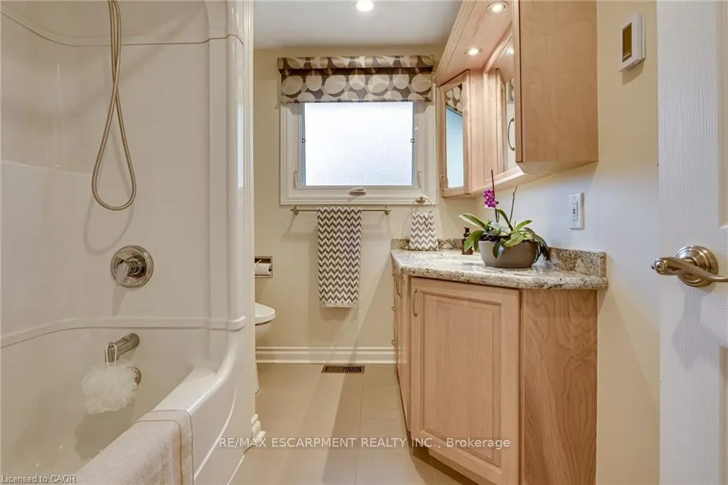 Photo 30 of 134 Little John Road, Hamilton, Dundas — HOMEH