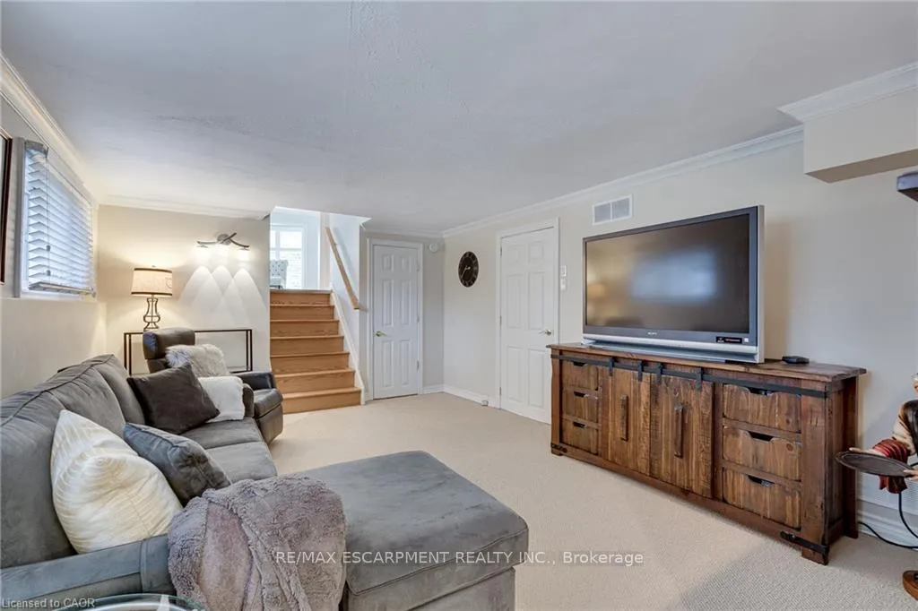 Photo 34 of 134 Little John Road, Hamilton, Dundas — HOMEH