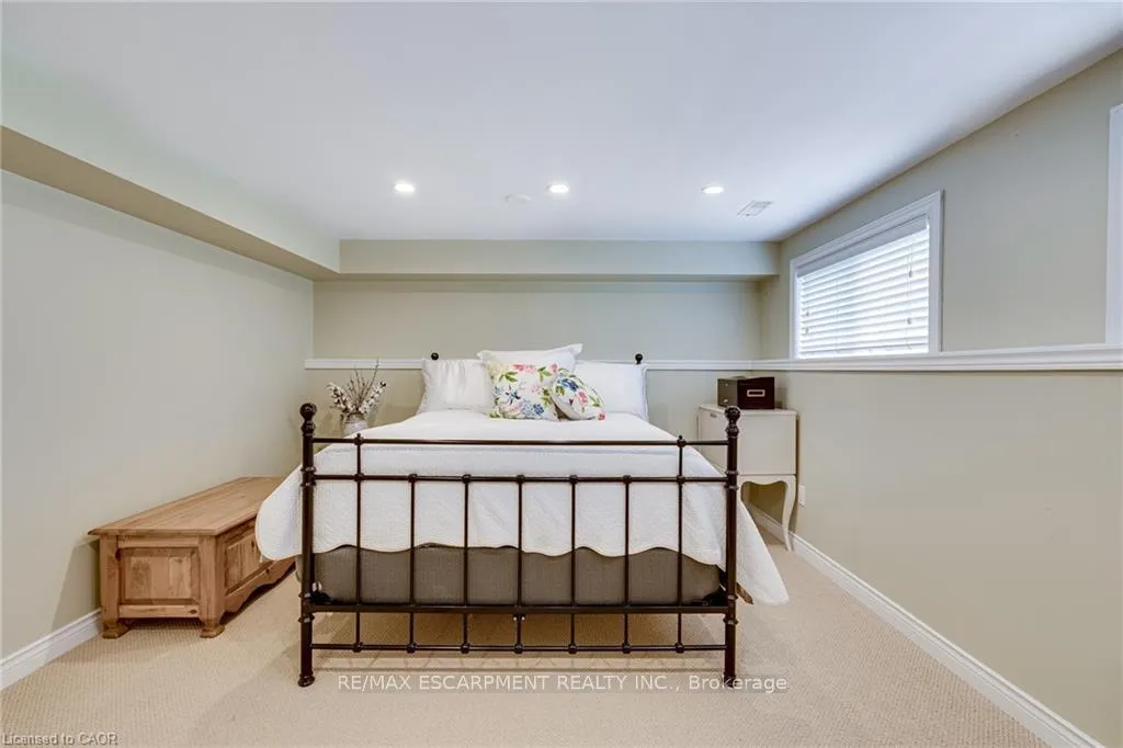 Photo 35 of 134 Little John Road, Hamilton, Dundas — HOMEH