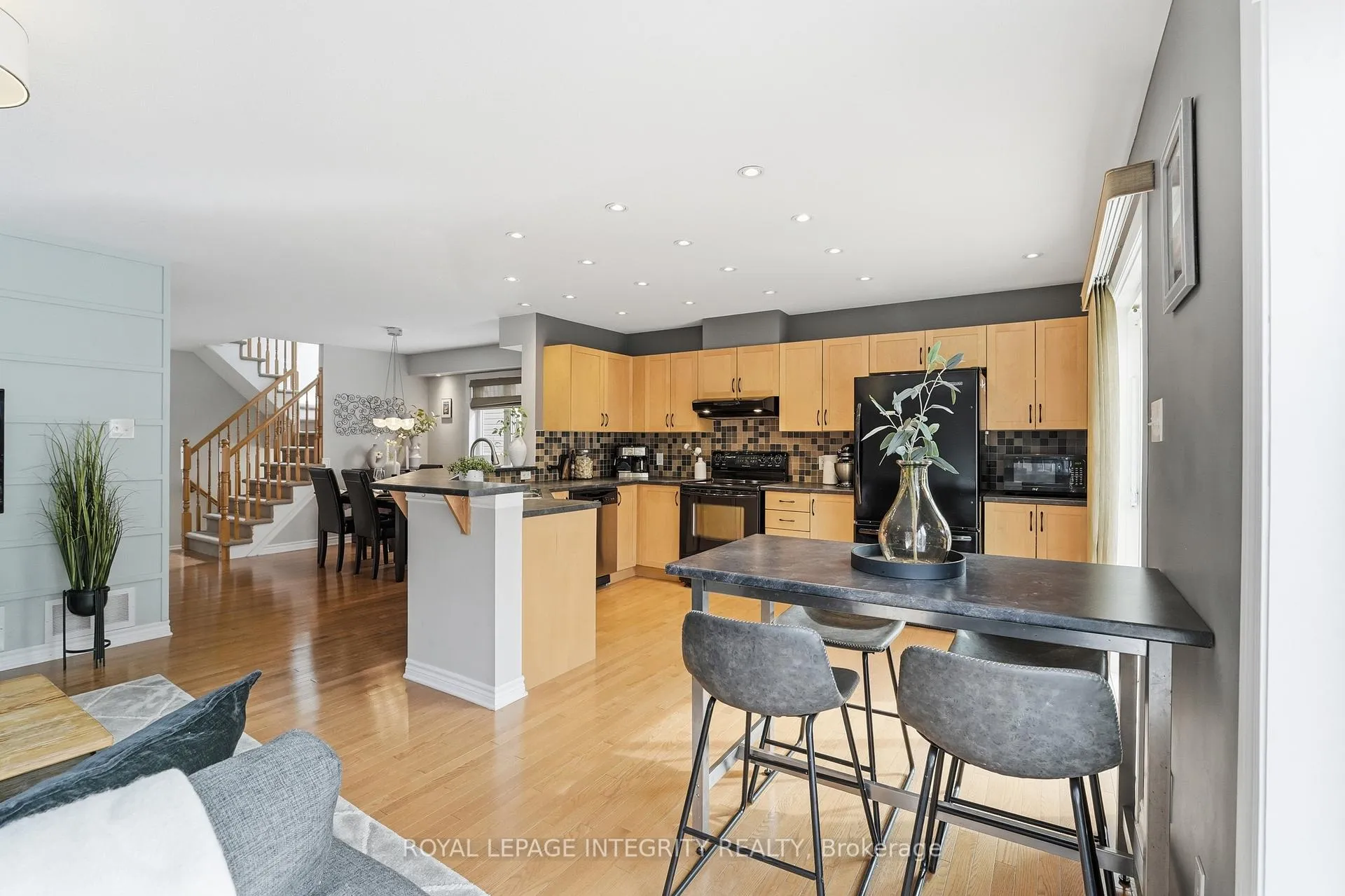 Photo 11 of 208 Aquilo Crescent, Ottawa, Stittsville (North) — HOMEH