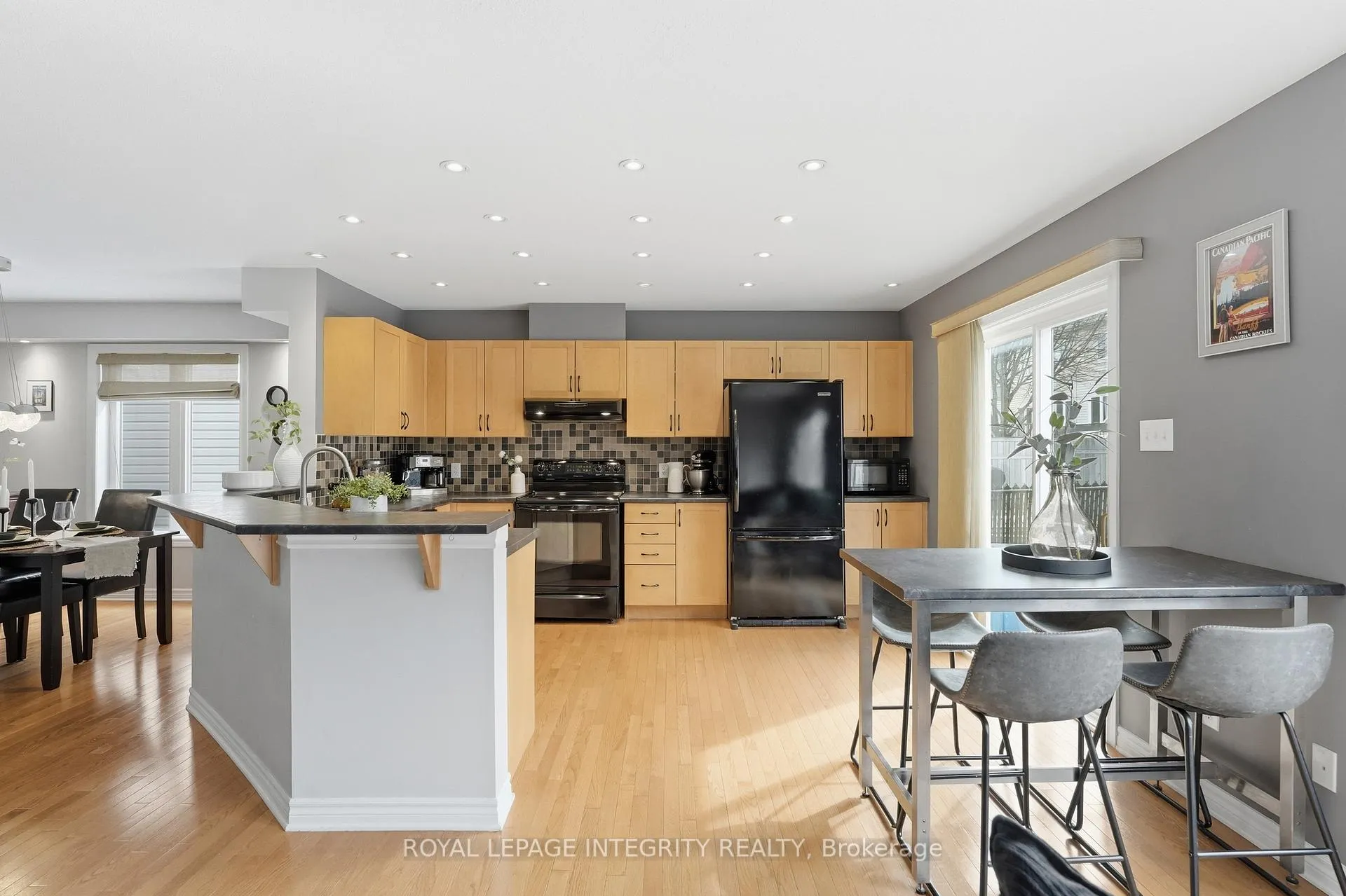 Photo 12 of 208 Aquilo Crescent, Ottawa, Stittsville (North) — HOMEH