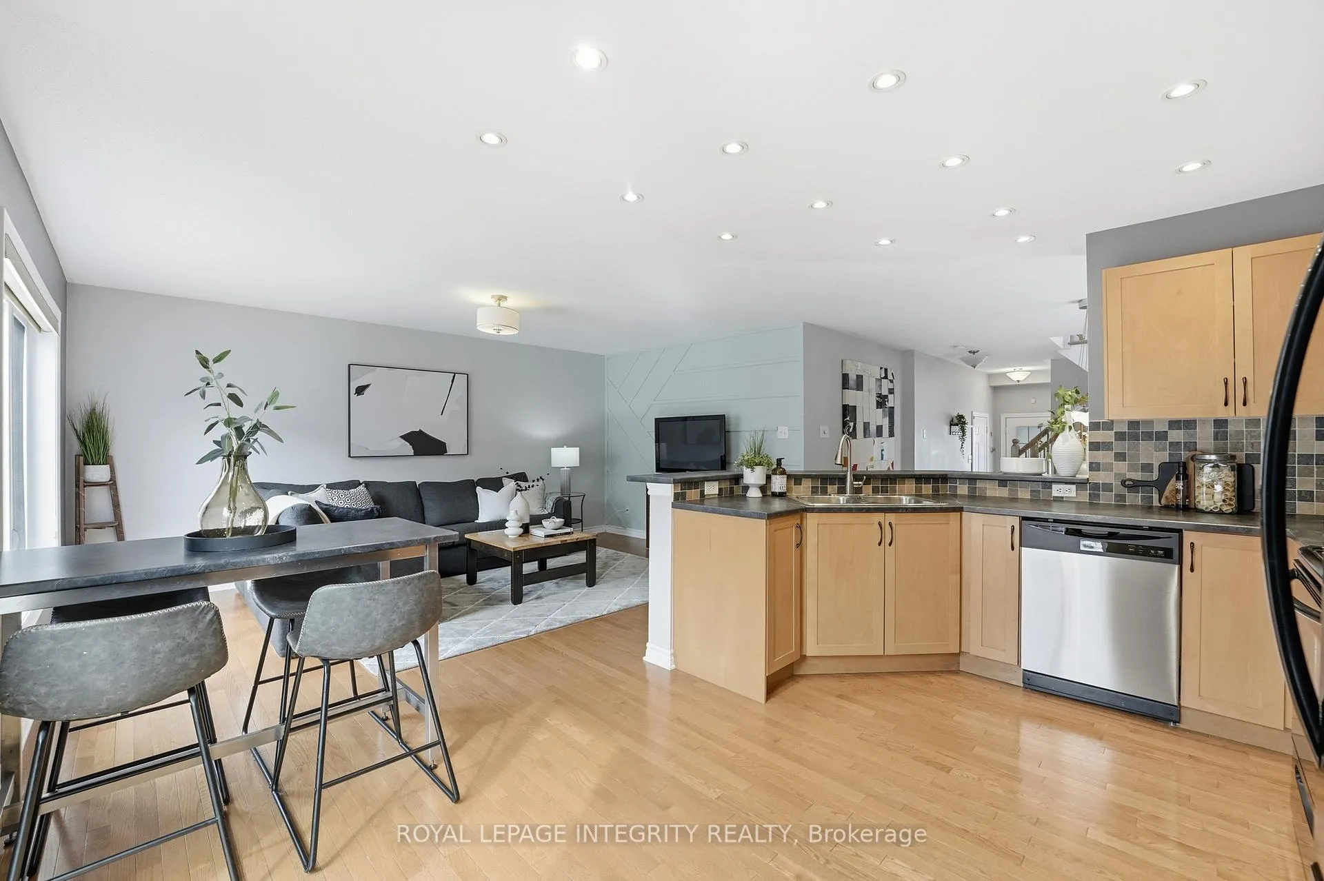 Photo 13 of 208 Aquilo Crescent, Ottawa, Stittsville (North) — HOMEH