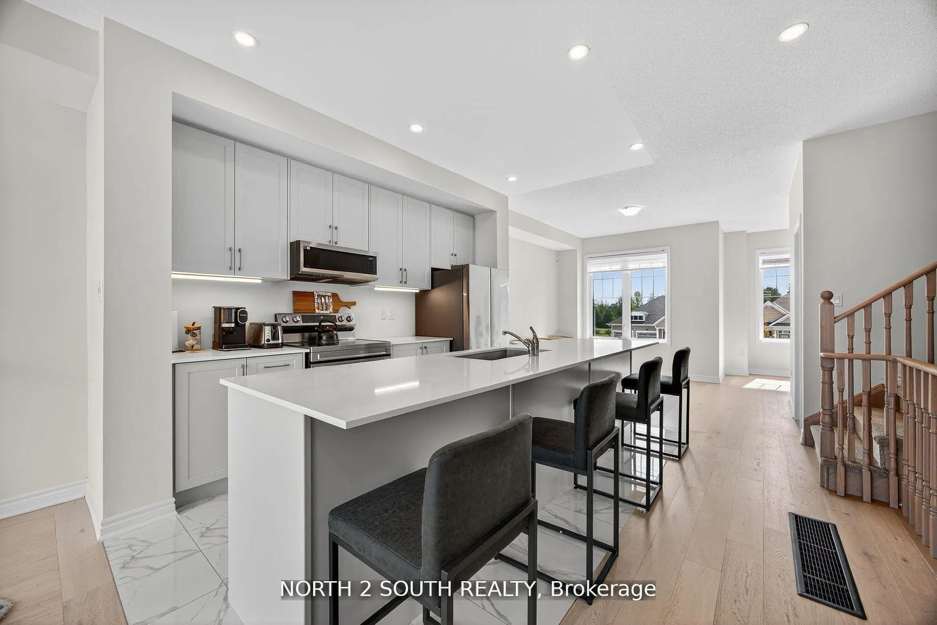 Photo 4 of 24 Abby Drive, Wasaga Beach — HOMEH