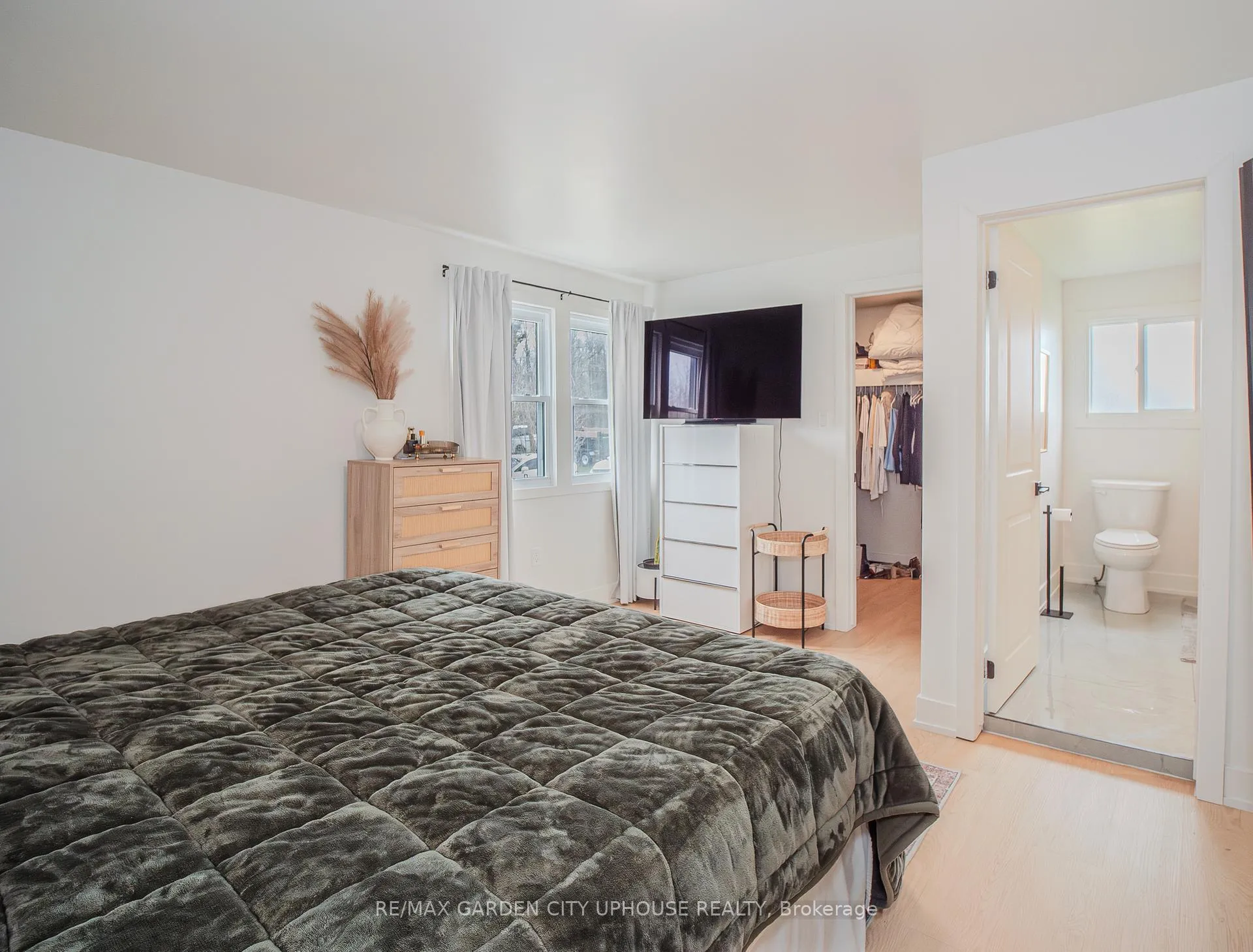 Photo 10 of 9013 Netherby Road, Niagara Falls, Schisler — HOMEH