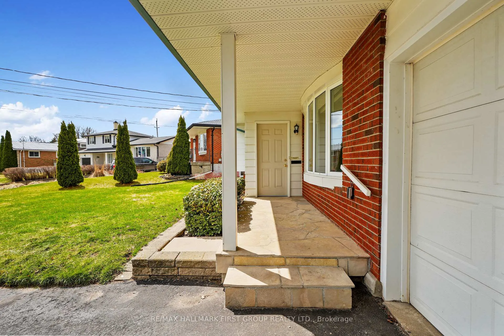 Photo 4 of 950 Curtis Crescent, Cobourg — HOMEH