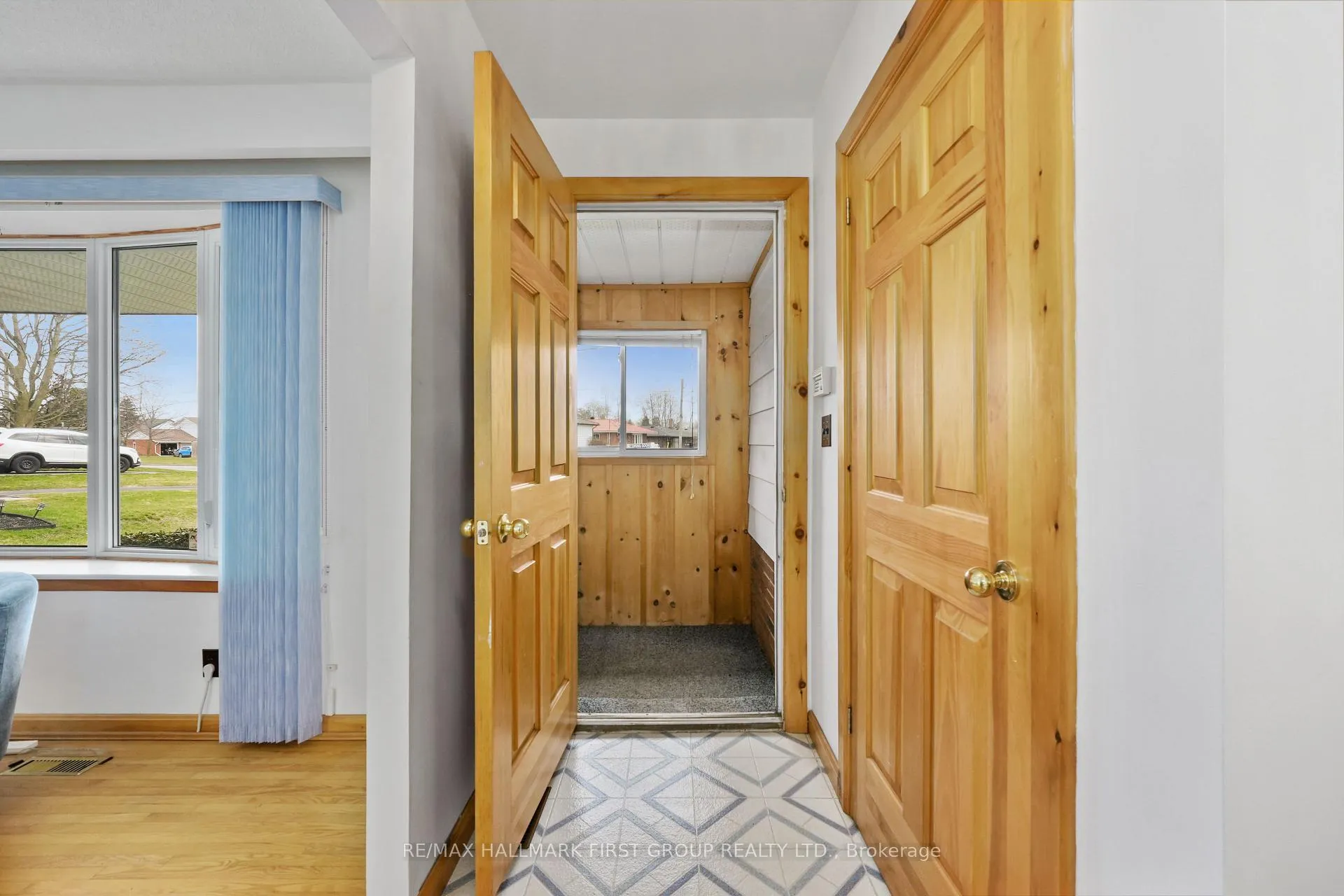 Photo 5 of 950 Curtis Crescent, Cobourg — HOMEH