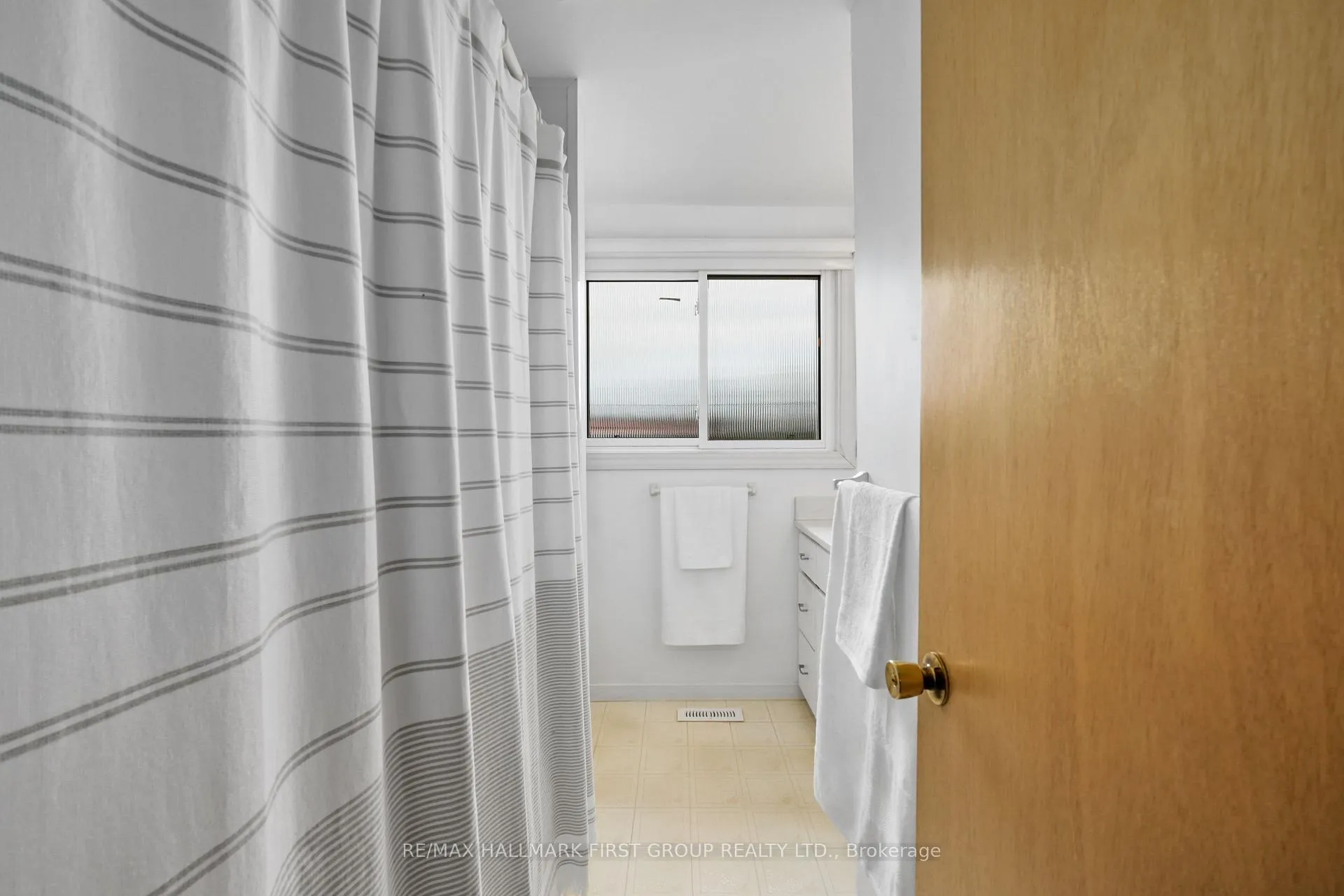 Photo 18 of 950 Curtis Crescent, Cobourg — HOMEH