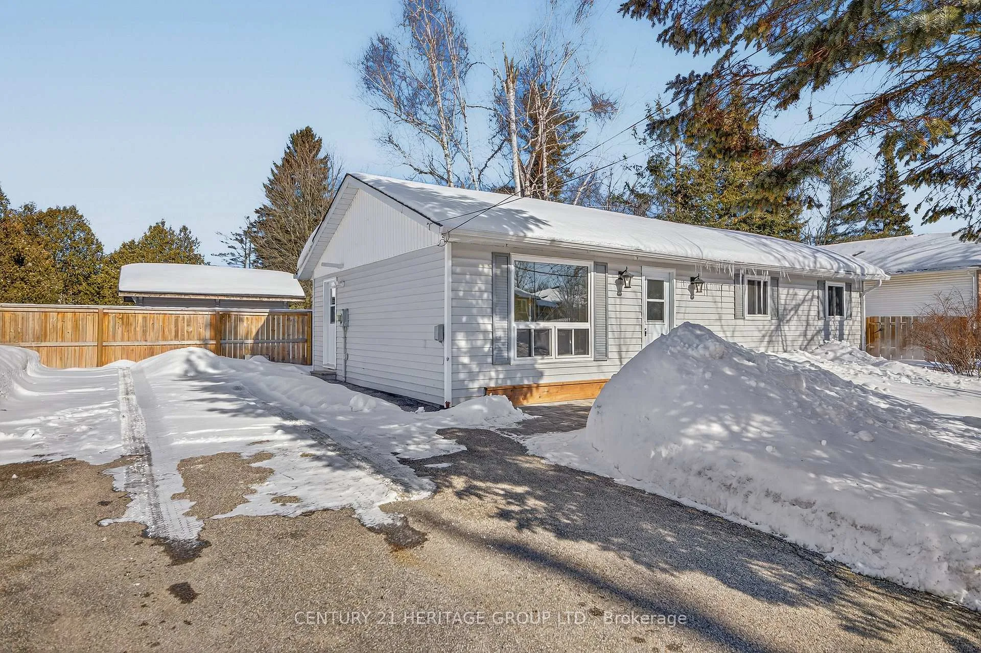 Photo 1 of 854 9th Line, Innisfil, Alcona — HOMEH